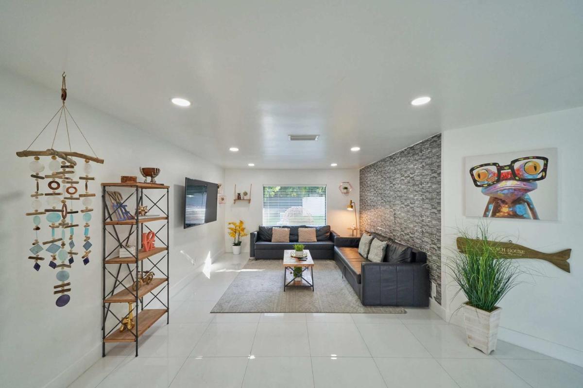 Top Location Villa at Highland Lakes Blvd BY THE GLAMHOMES