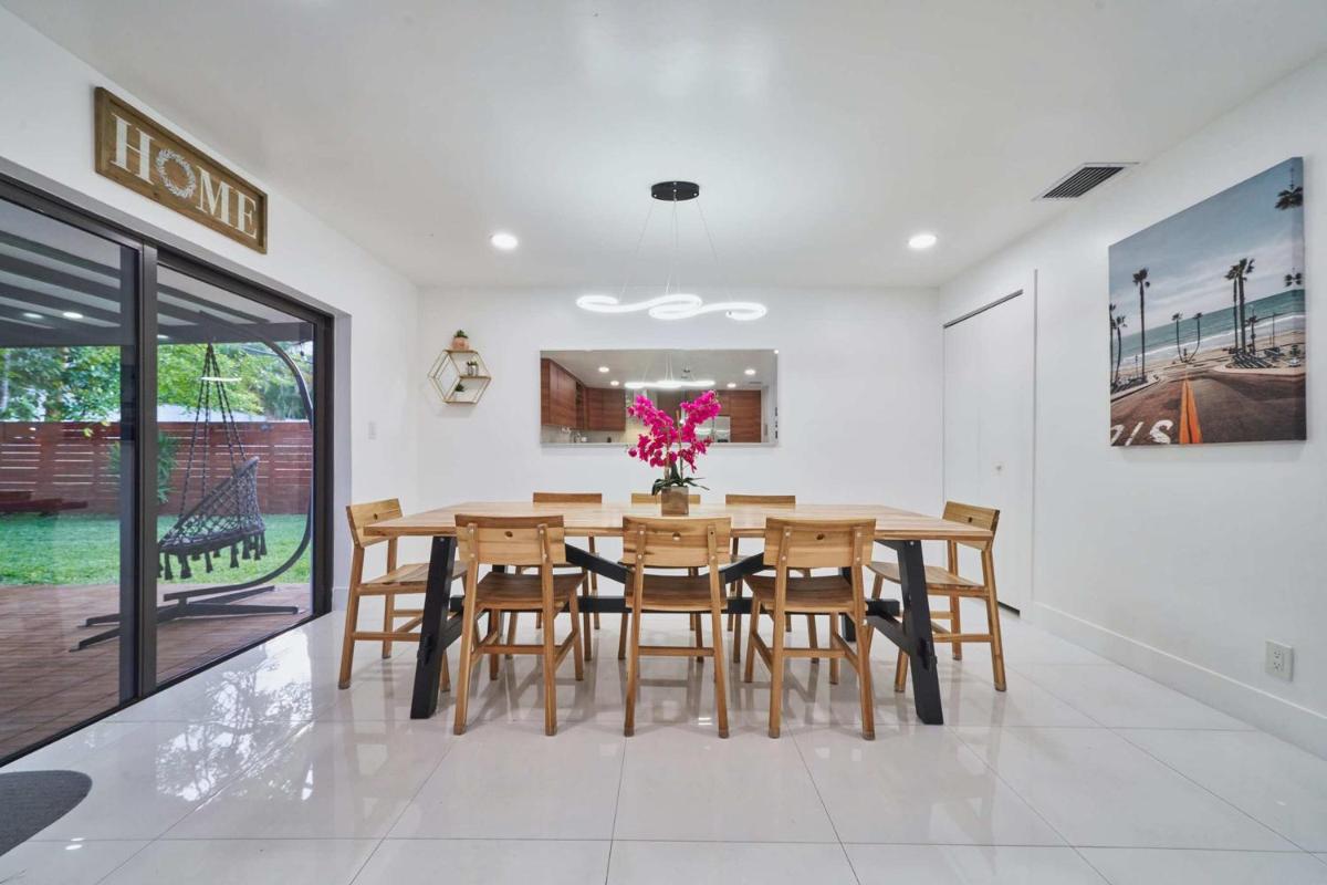 Top Location Villa at Highland Lakes Blvd BY THE GLAMHOMES