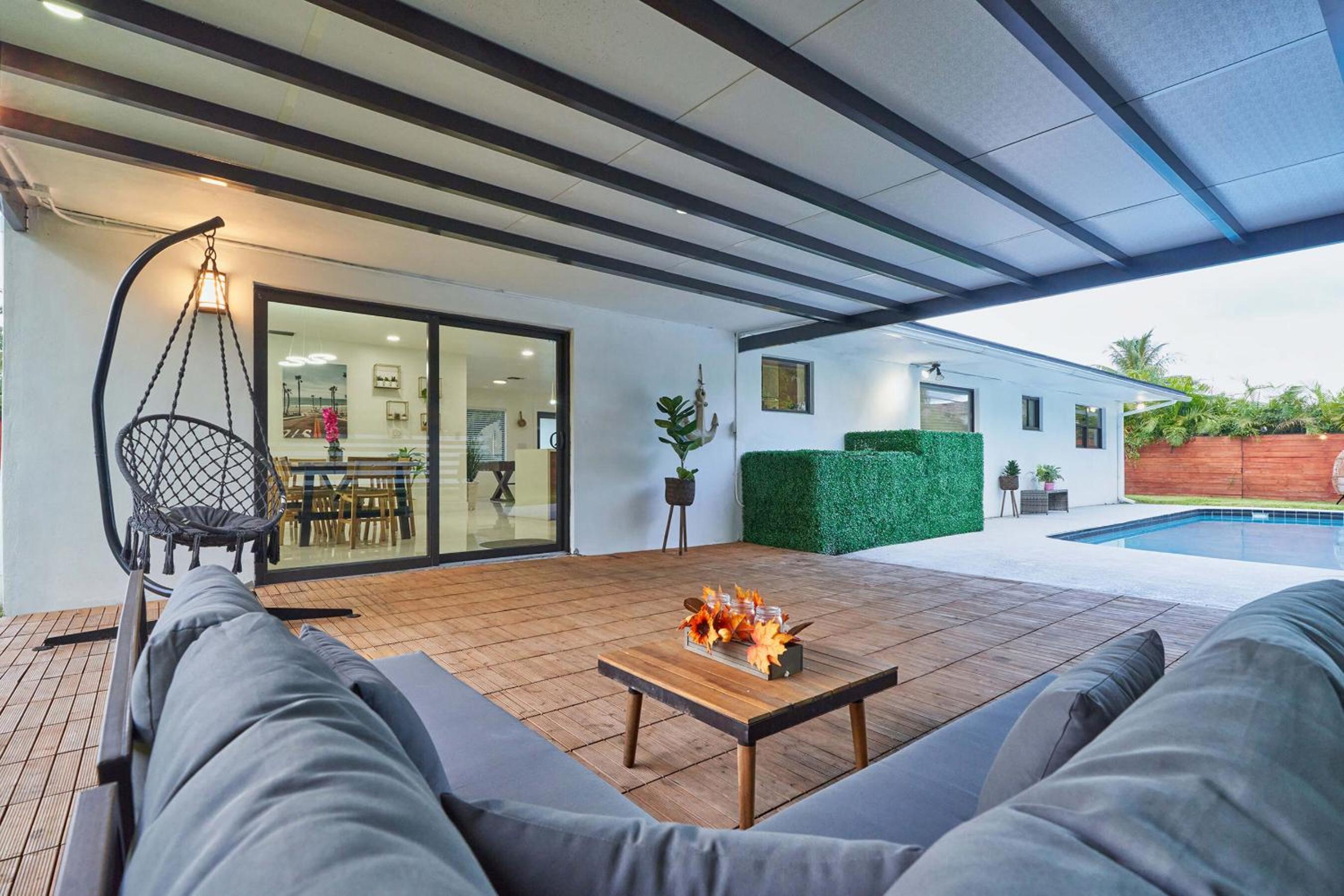 Top Location Villa at Highland Lakes Blvd BY THE GLAMHOMES