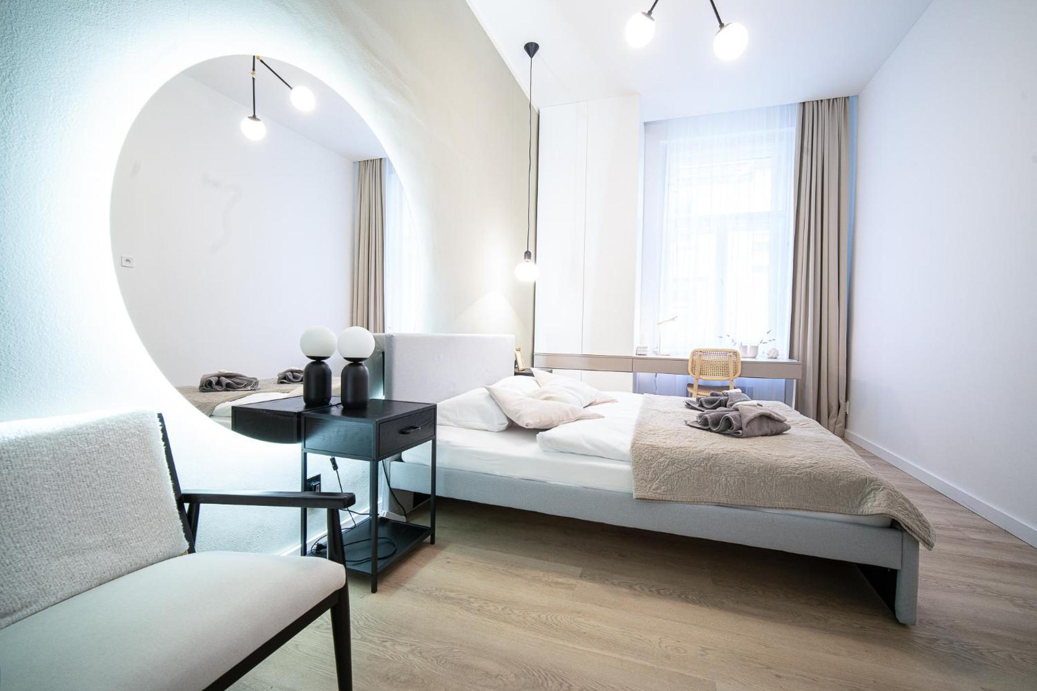 Rentero Modern 5 min Wenceslas Square Apartment, Prague