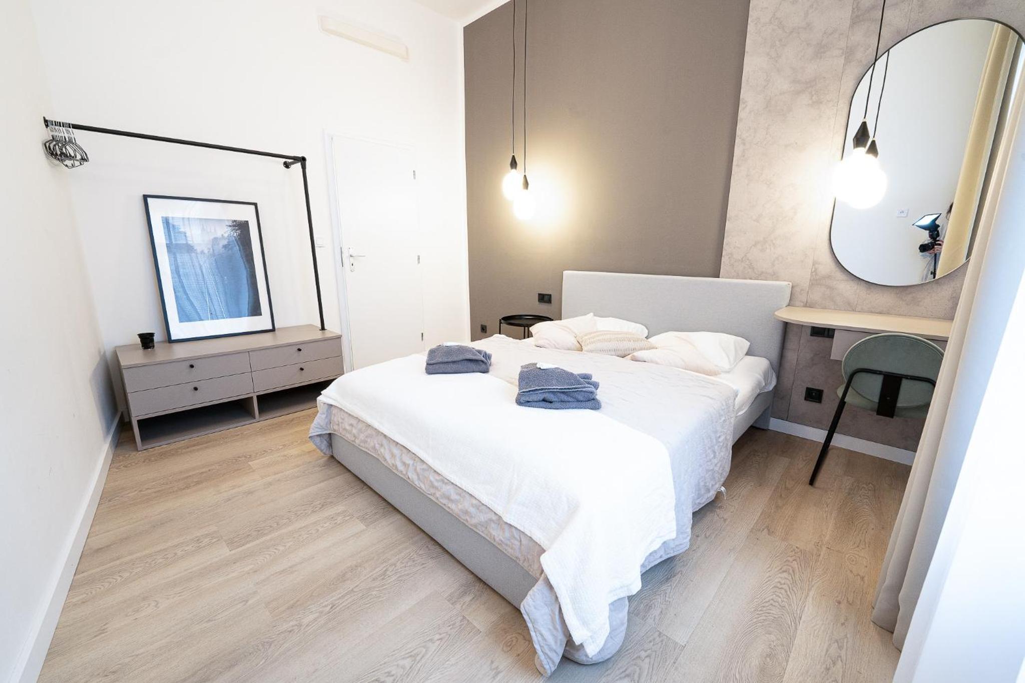 Rentero Modern 5 min Wenceslas Square Apartment, Prague