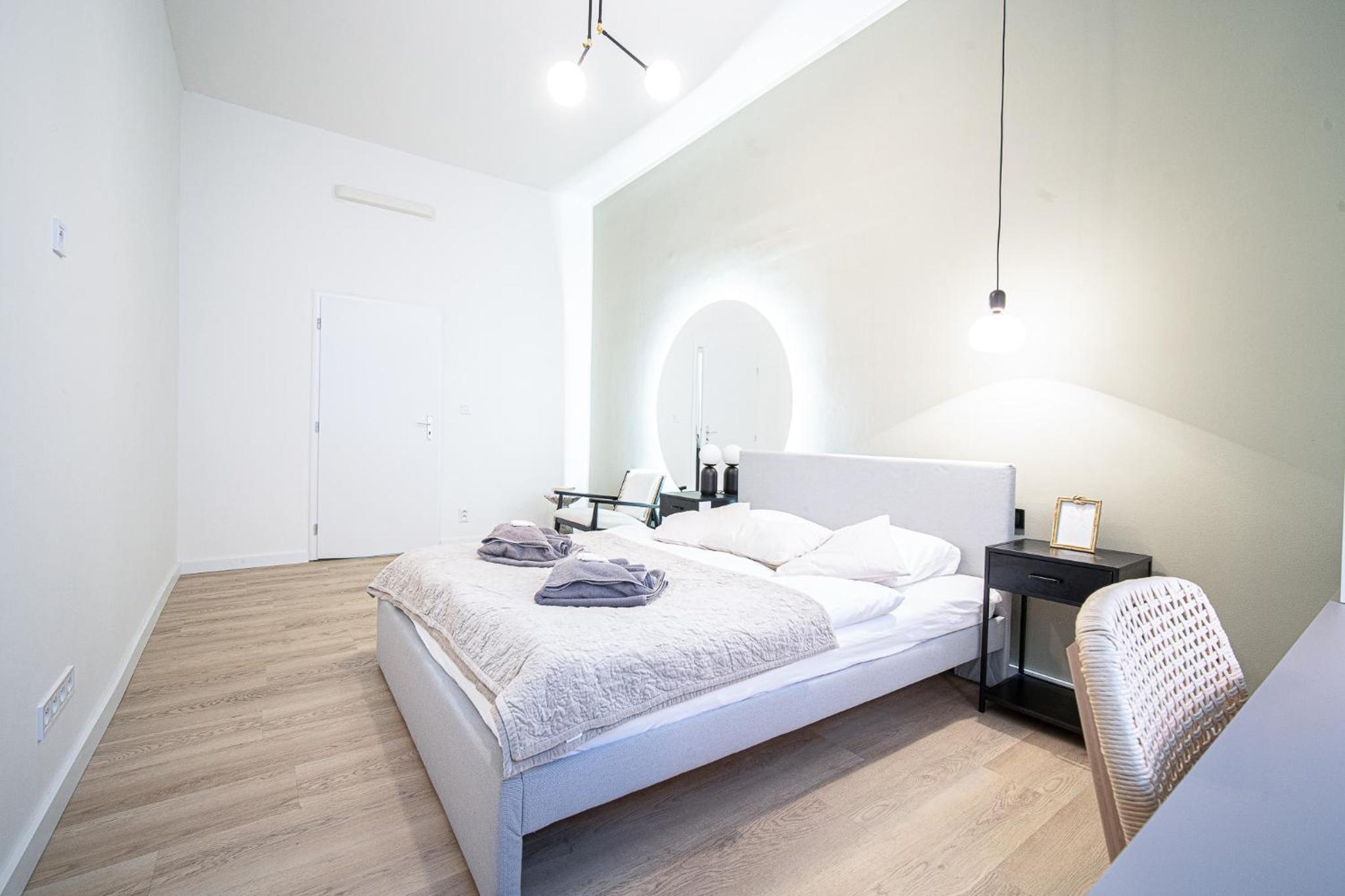 Rentero Modern 5 min Wenceslas Square Apartment, Prague