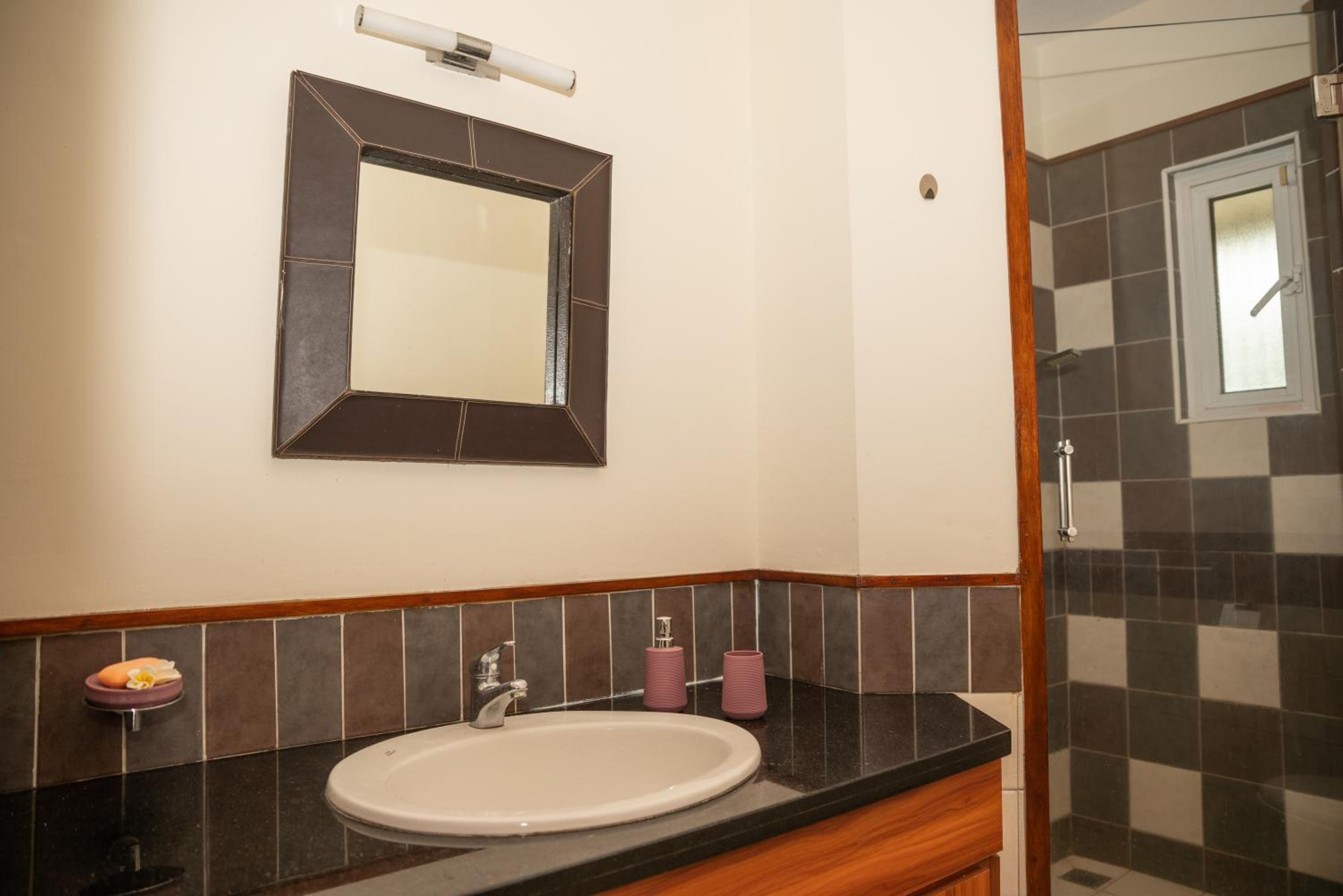 Lovely 2 Bedroom Duplex next to the Beach at Jardin Du Cap view 5