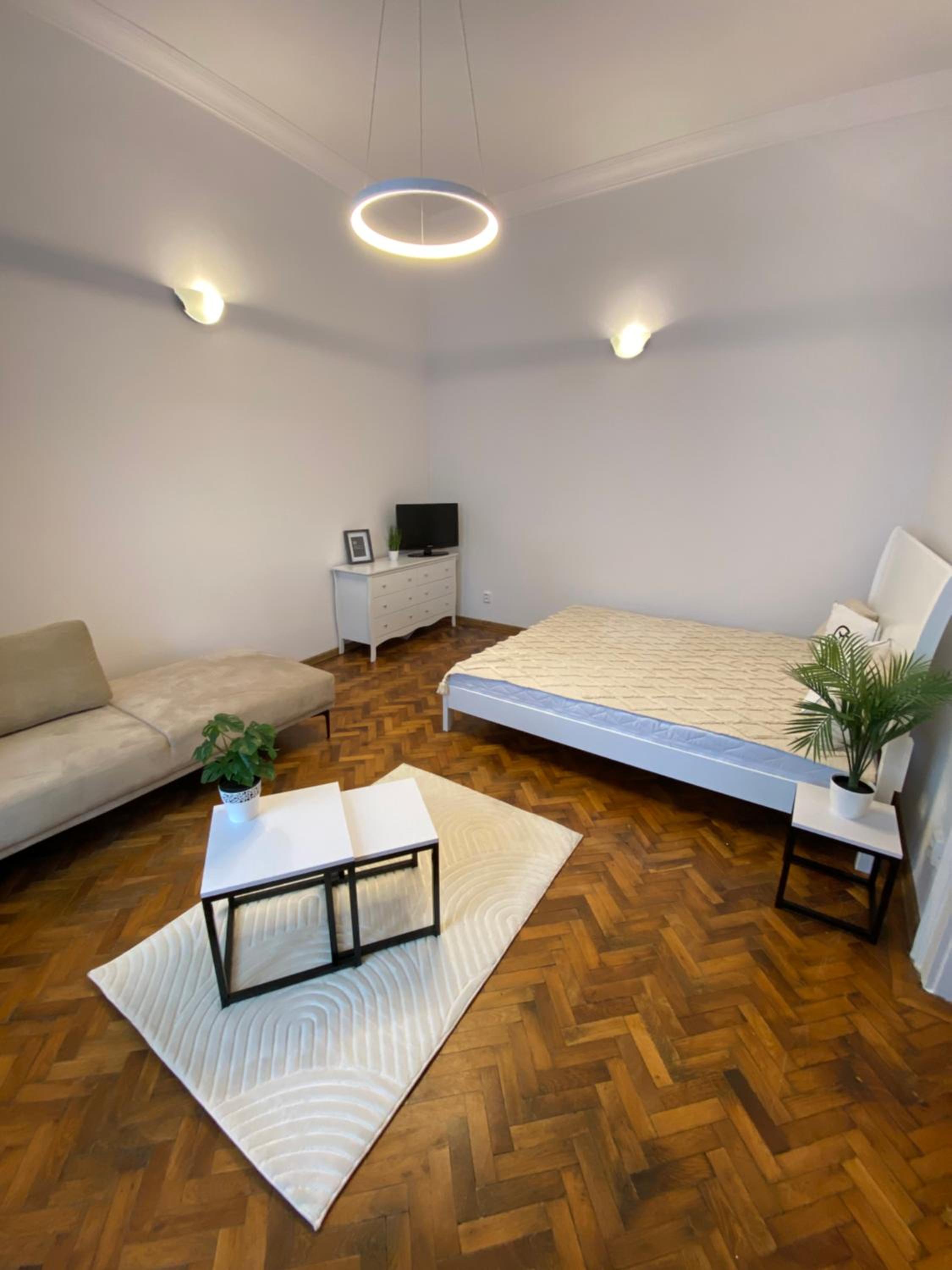 Apartment in city center view 4