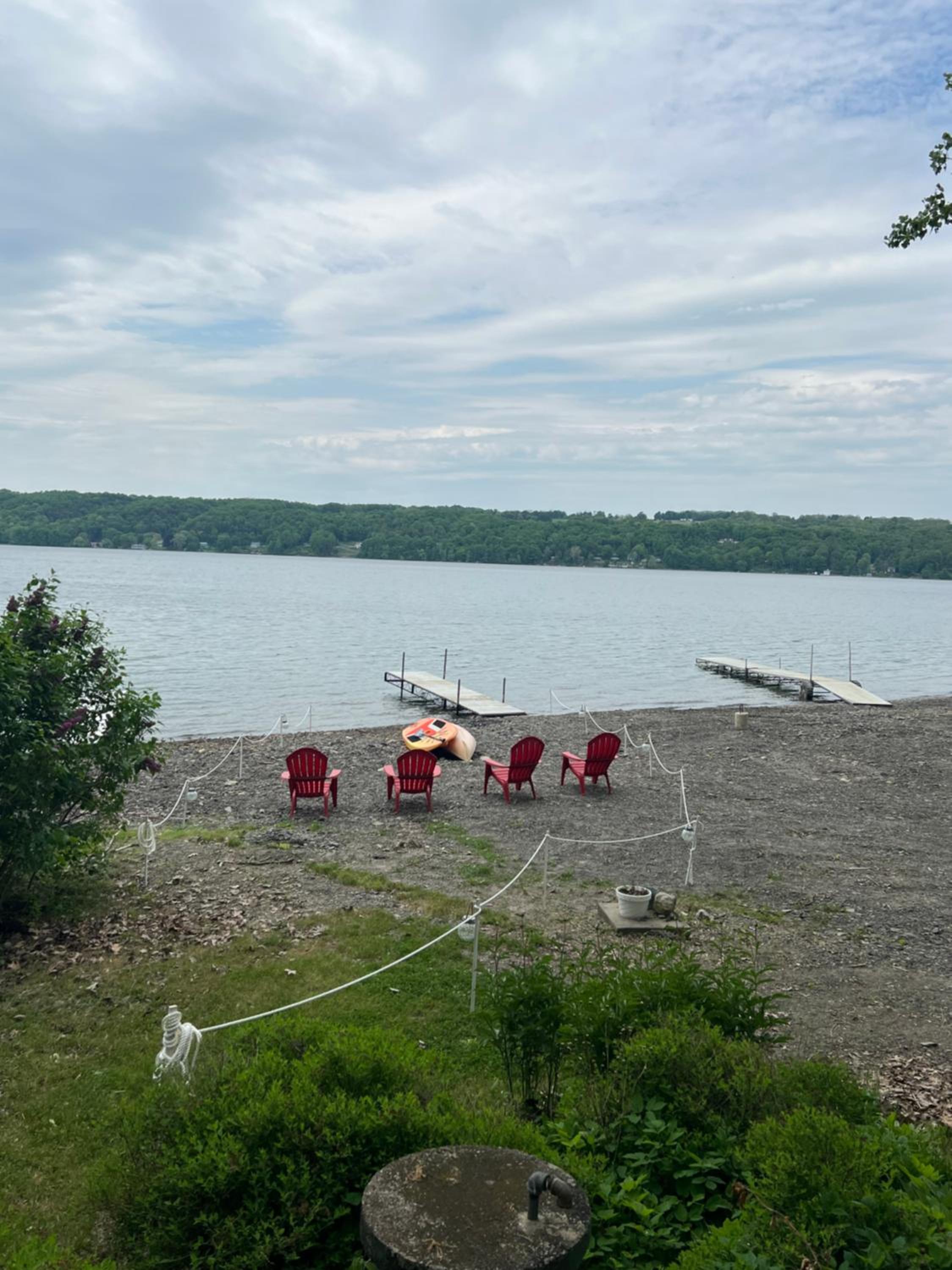 Beautiful Log Home, Lake side. view 5