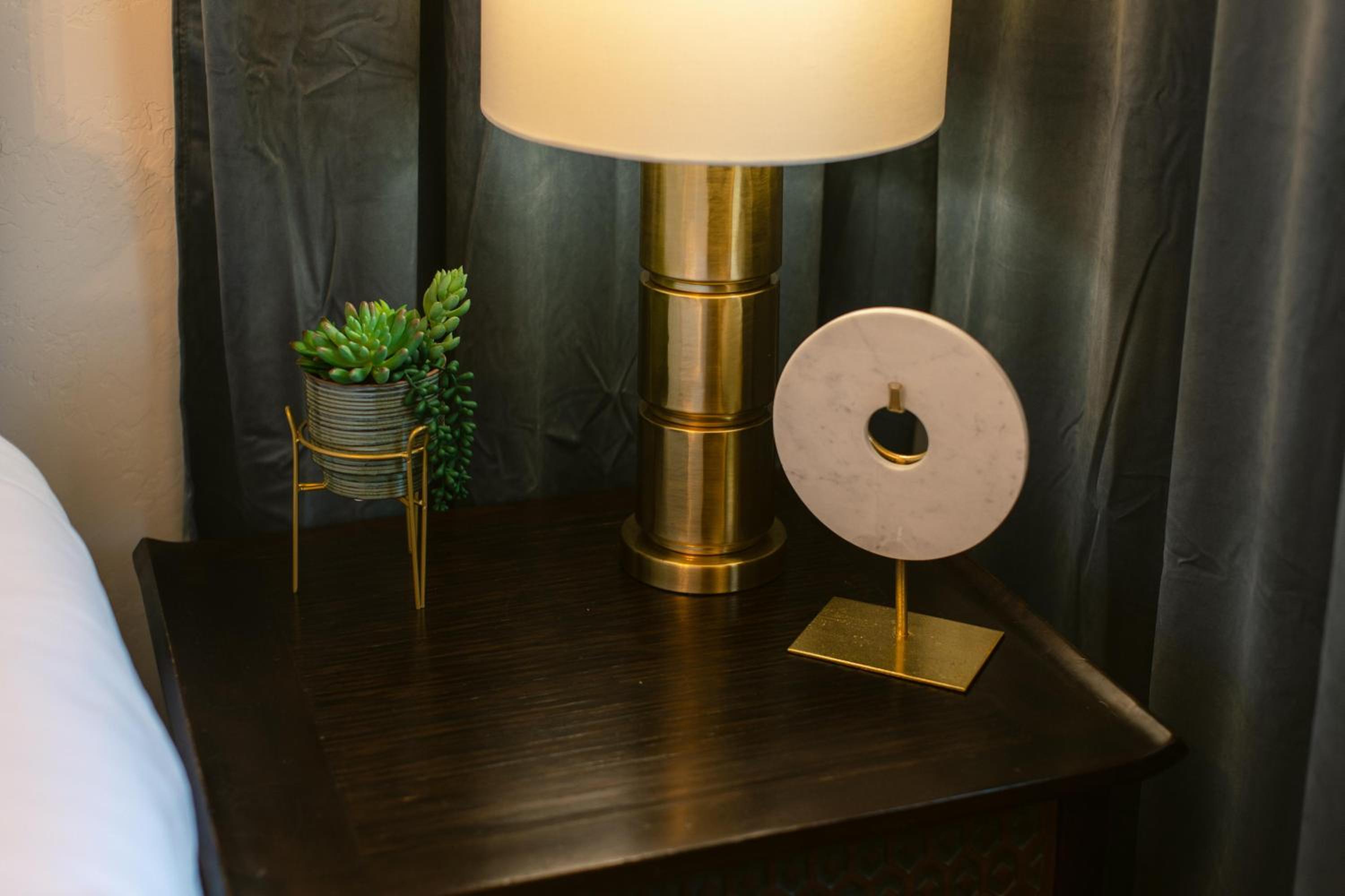 Oakdale Suites - Master Property