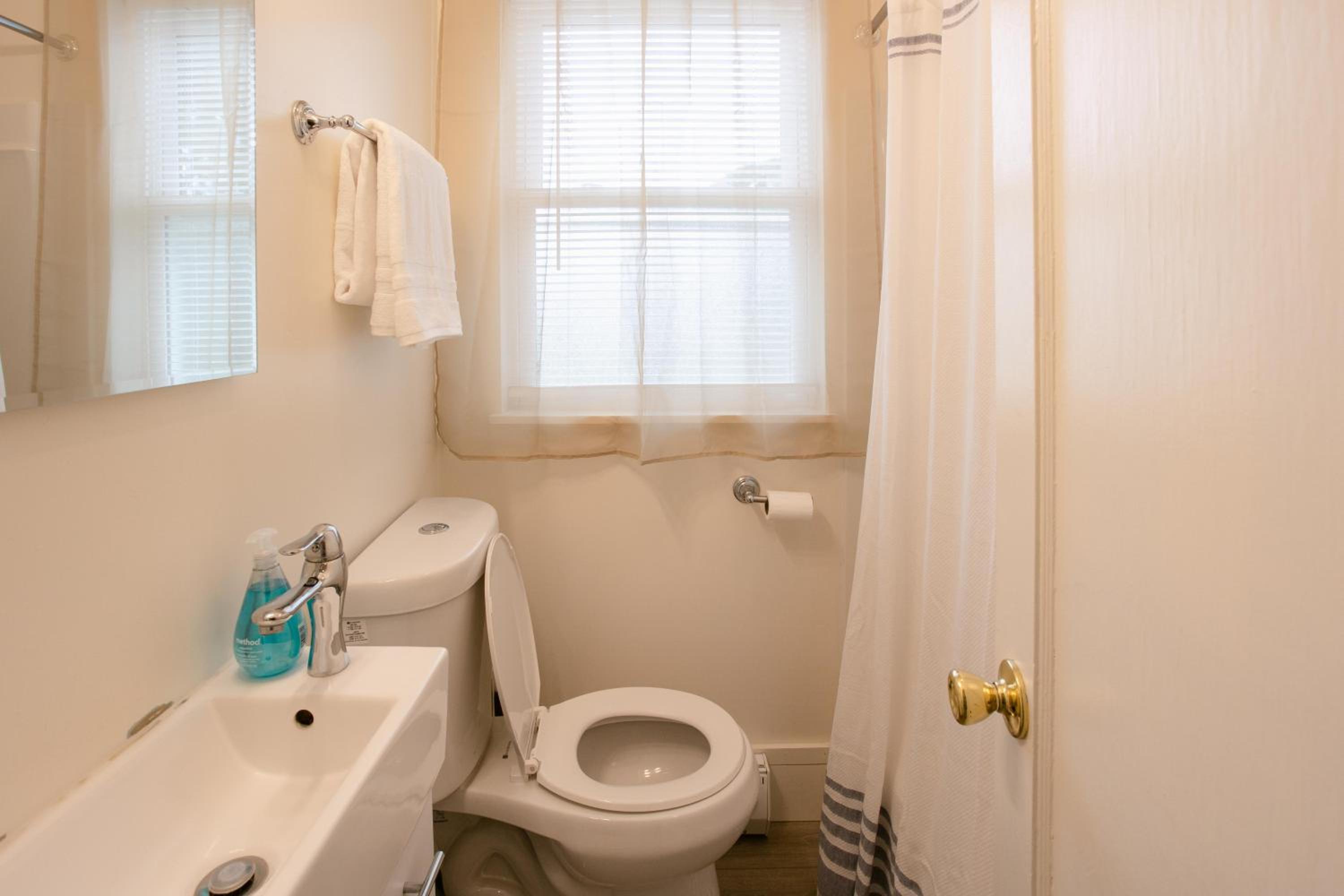 Oakdale Suites - Master Property