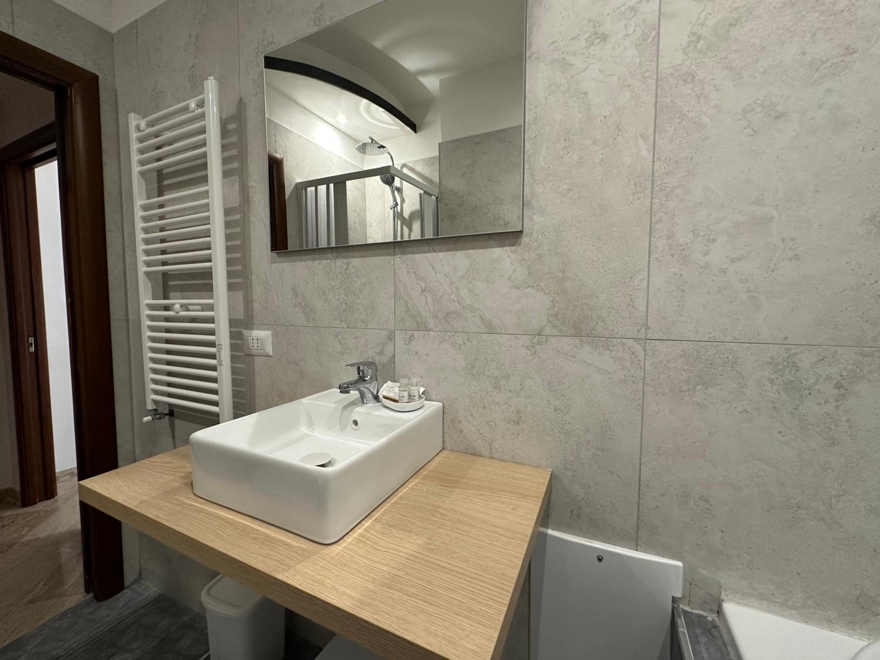 AL CENTRO en Formia — bathroom