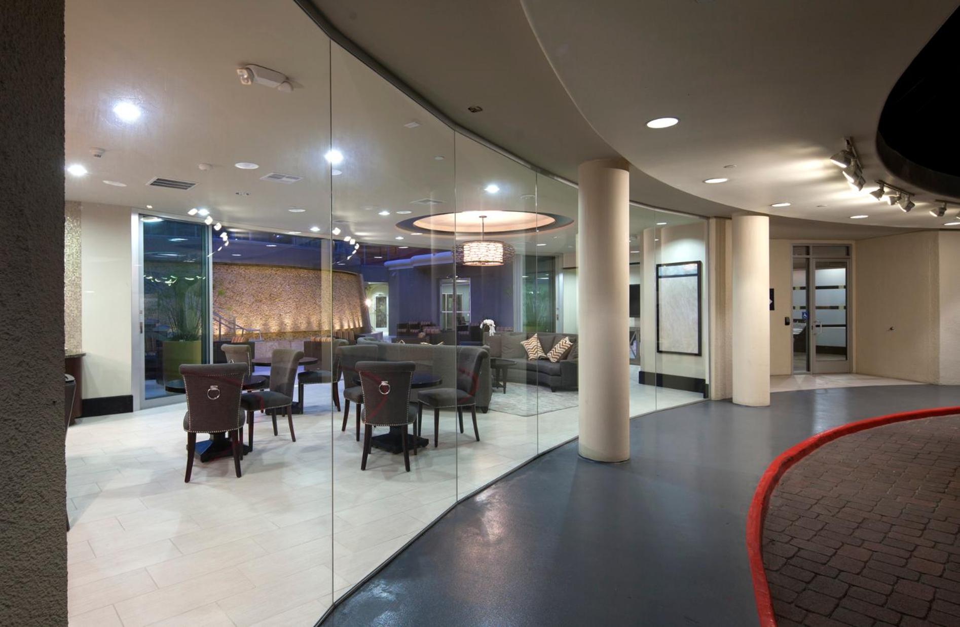 Exclusive Suites in MDR-Venice with Pool, GYM & HotTub