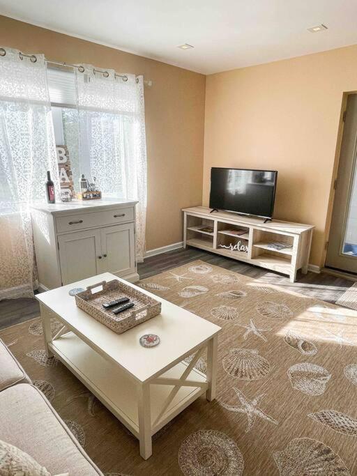 Rehoboth getaway/HotTub/EV/2bd/3.7mi beach/outlets view 3