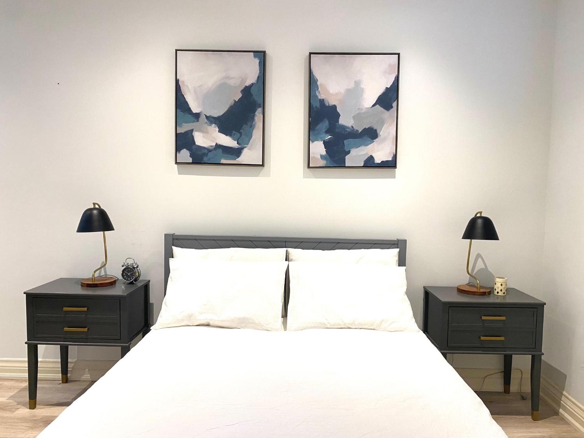 One Deluxe Bedroom Suite in Midtown