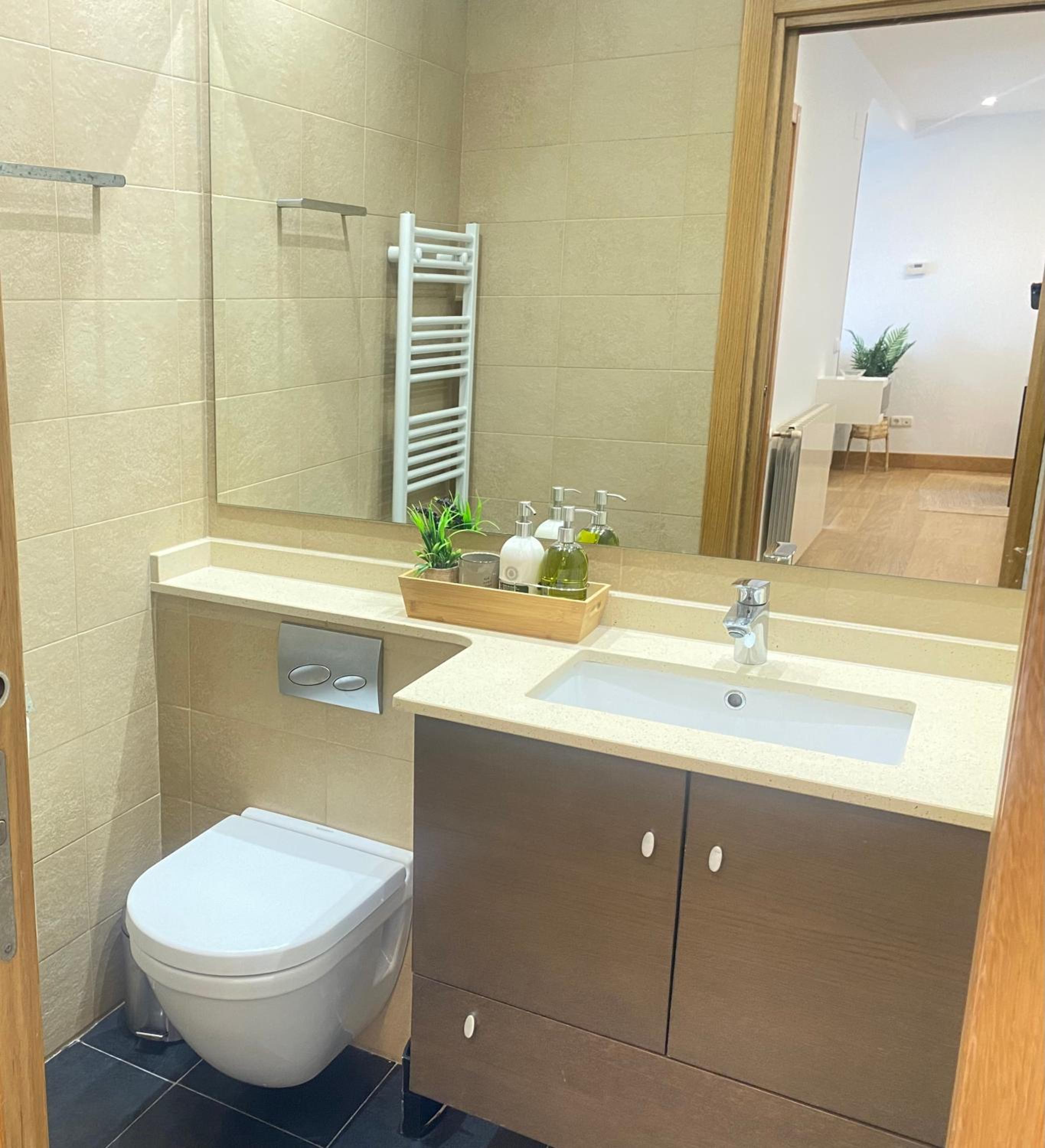 Mikain Terrace Cathedral View with Free Parking & Air Cond