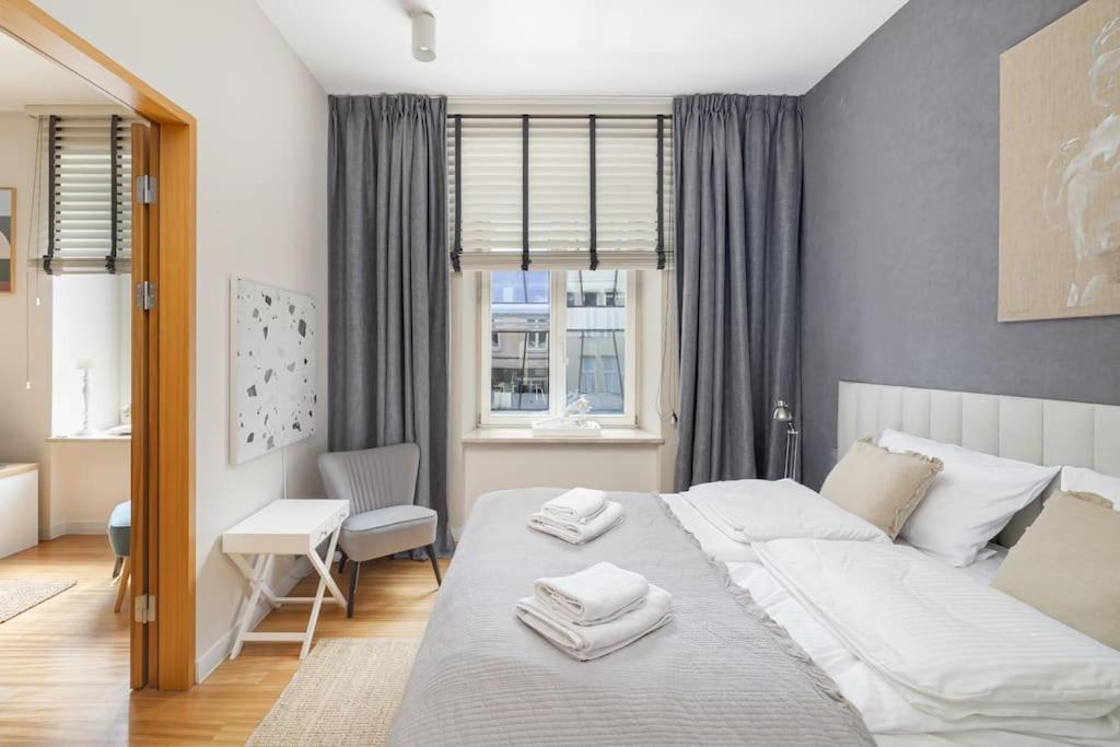 Chmielna City Center Spacious Apartment with Bath