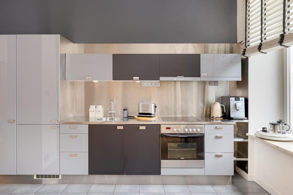 Chmielna City Center Spacious Apartment with Bath