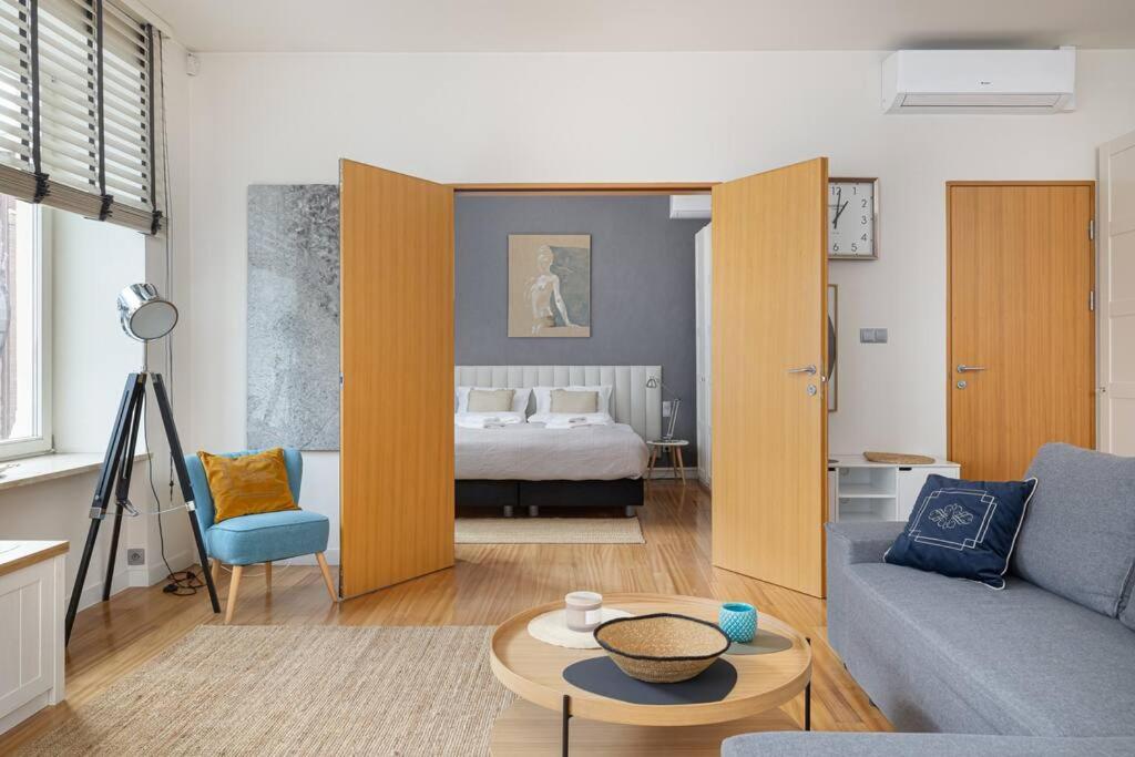 Chmielna City Center Spacious Apartment with Bath