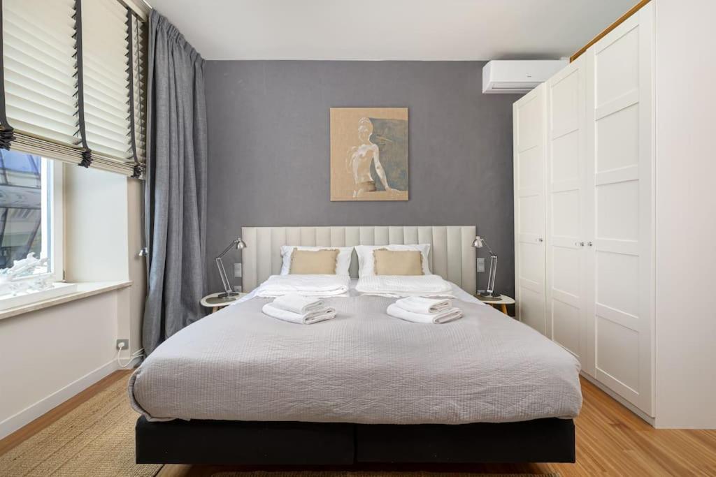 Chmielna City Center Spacious Apartment with Bath