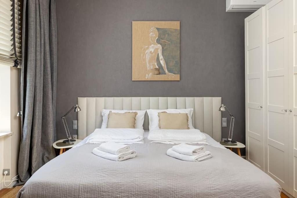 Chmielna City Center Spacious Apartment with Bath