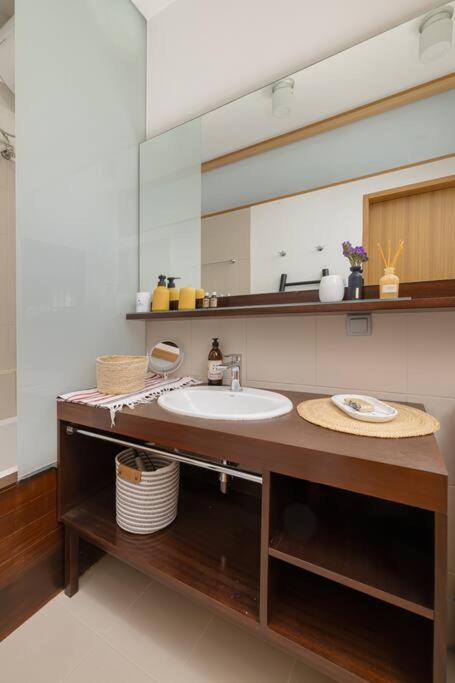 Chmielna City Center Spacious Apartment with Bath