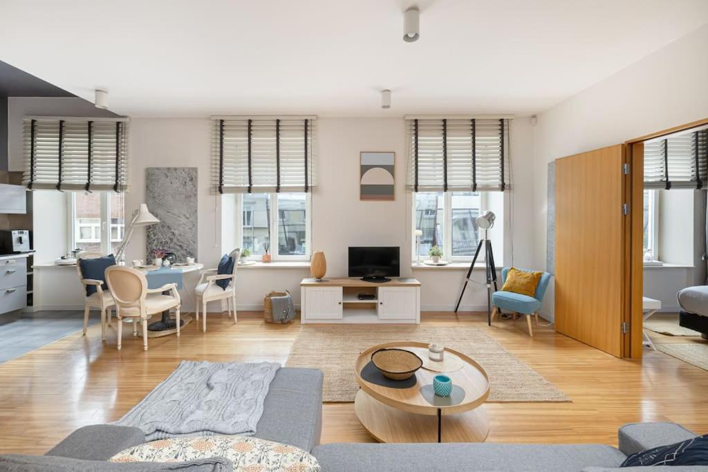 Chmielna City Center Spacious Apartment with Bath