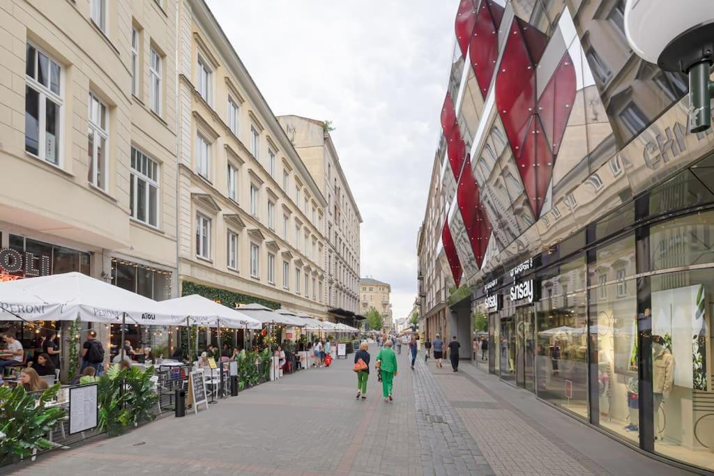 Chmielna City Center Spacious Apartment with Bath