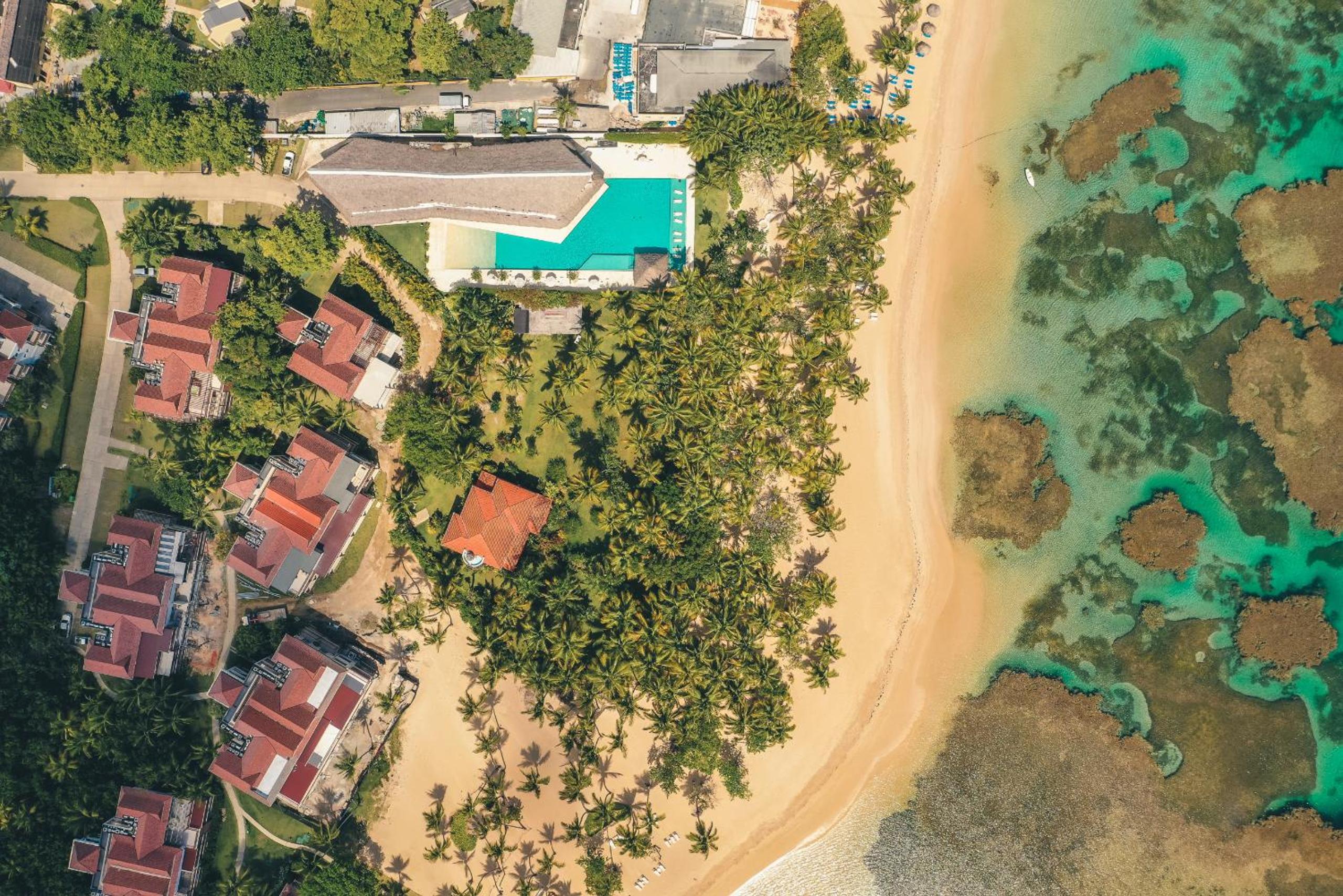 Hotel Special Price Deluxe 2BR at El Portillo - Image 1