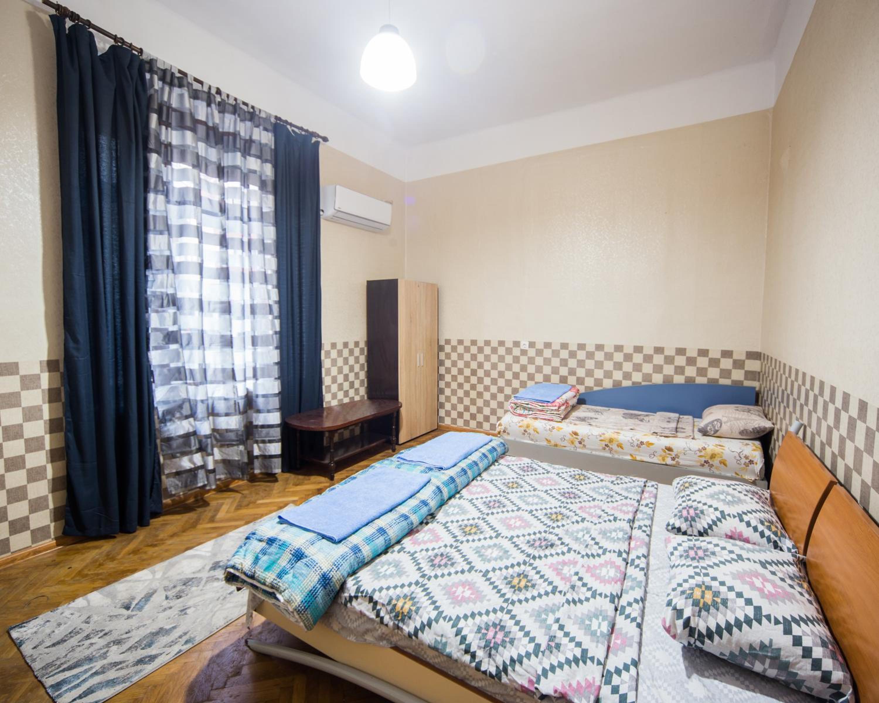 Summer Square - 2 bedrooms Retro Flat with great location, 1st fl