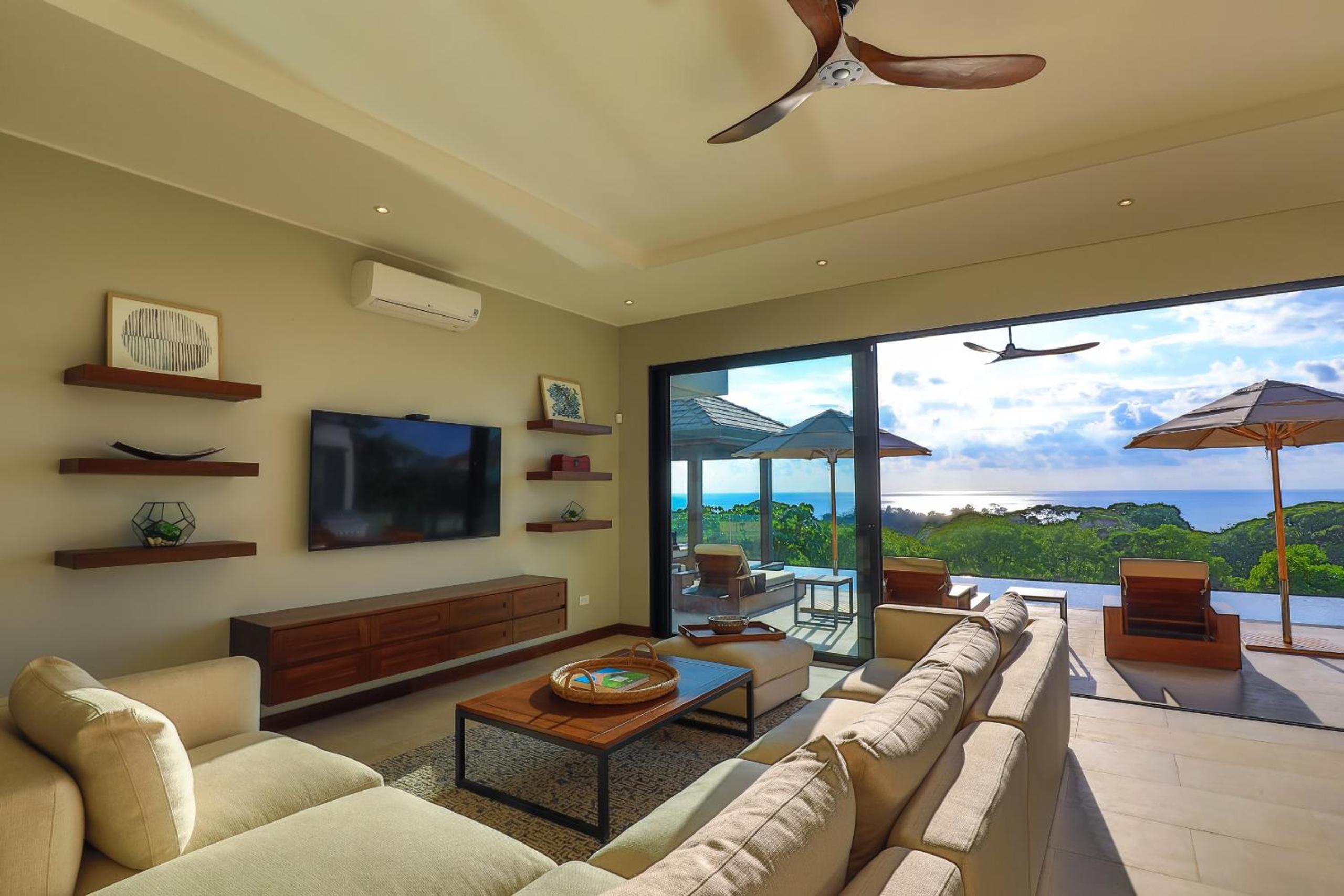 Casa Solaz - by Pura Villas