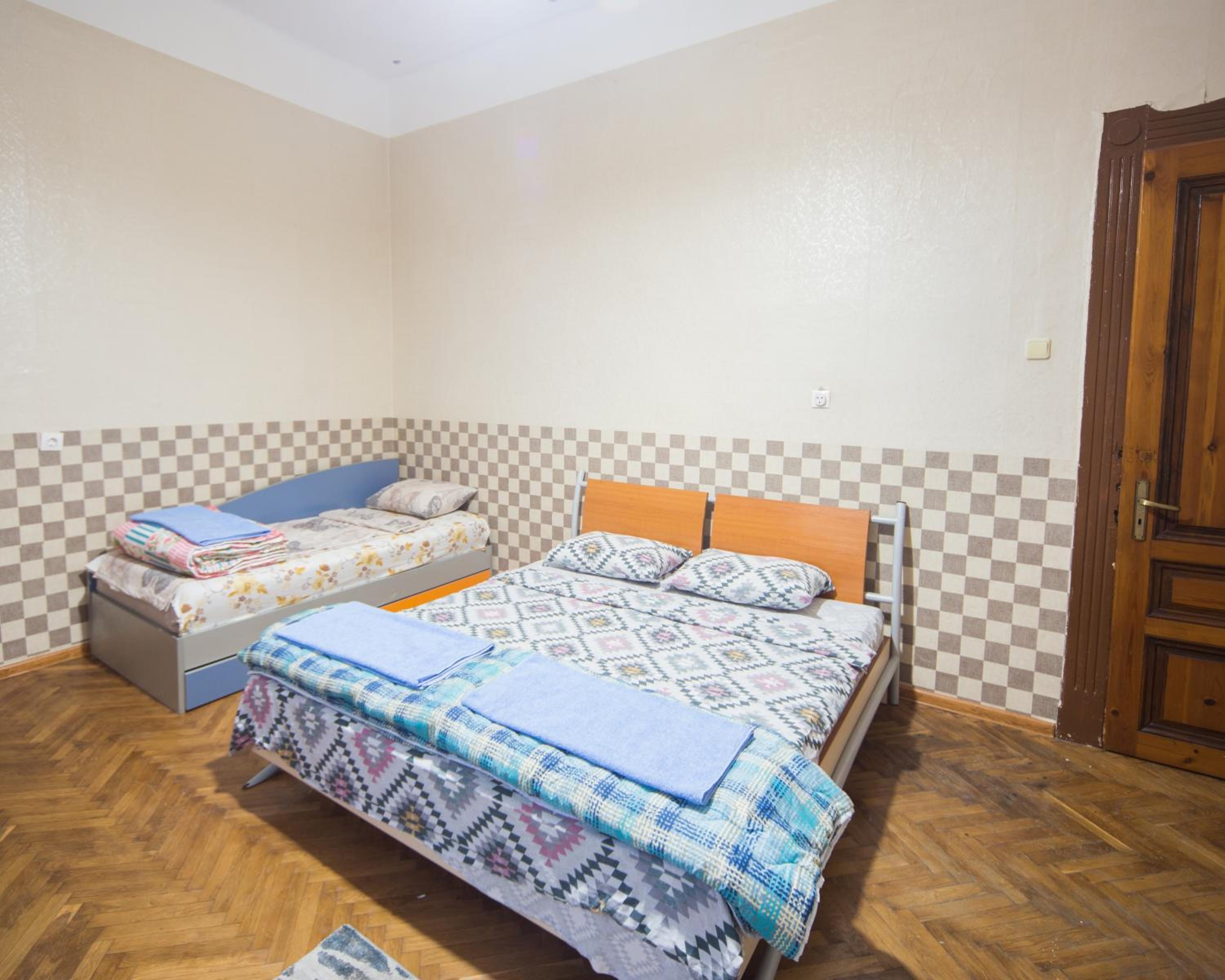 Summer Square - 2 bedrooms Retro Flat with great location, 1st fl