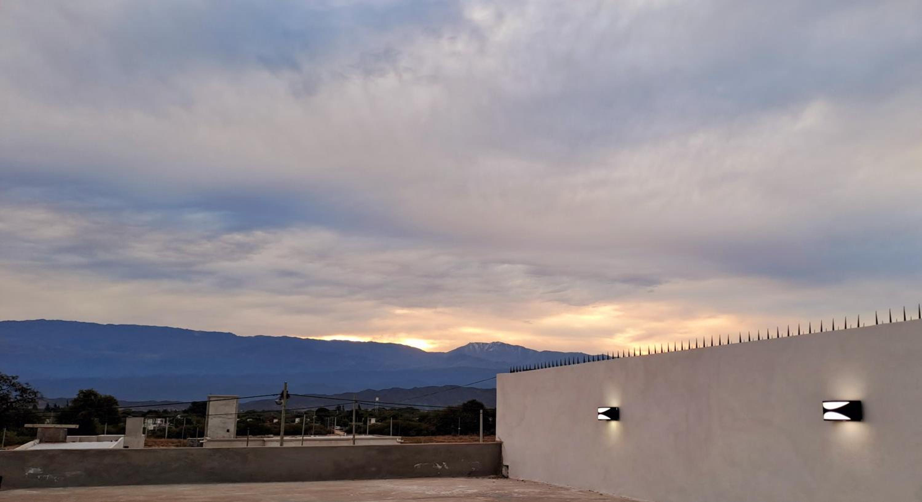 Casa Valle Viejo con Cochera Cubierta Gratis