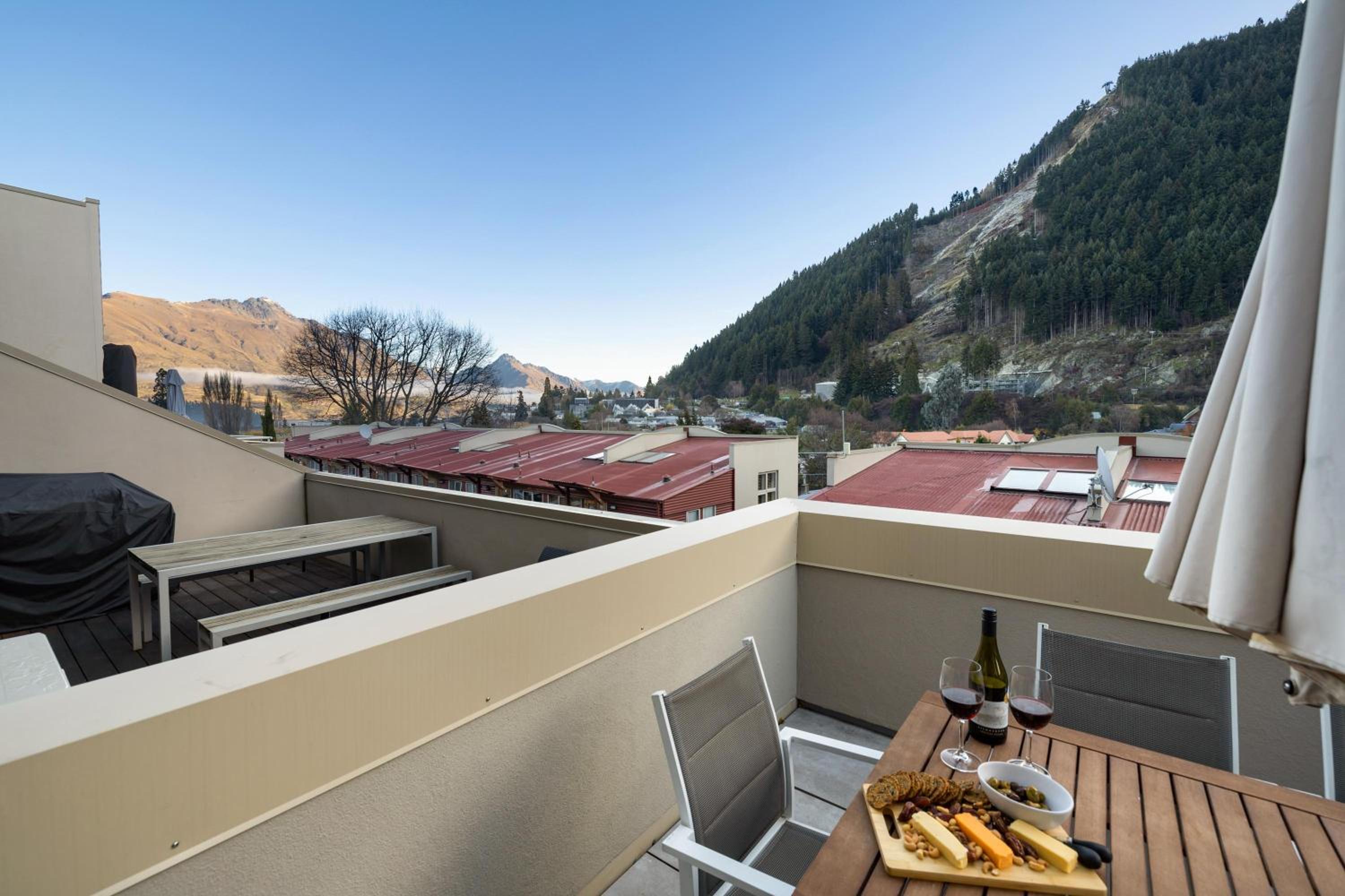 Location is gold Queenstown view 3