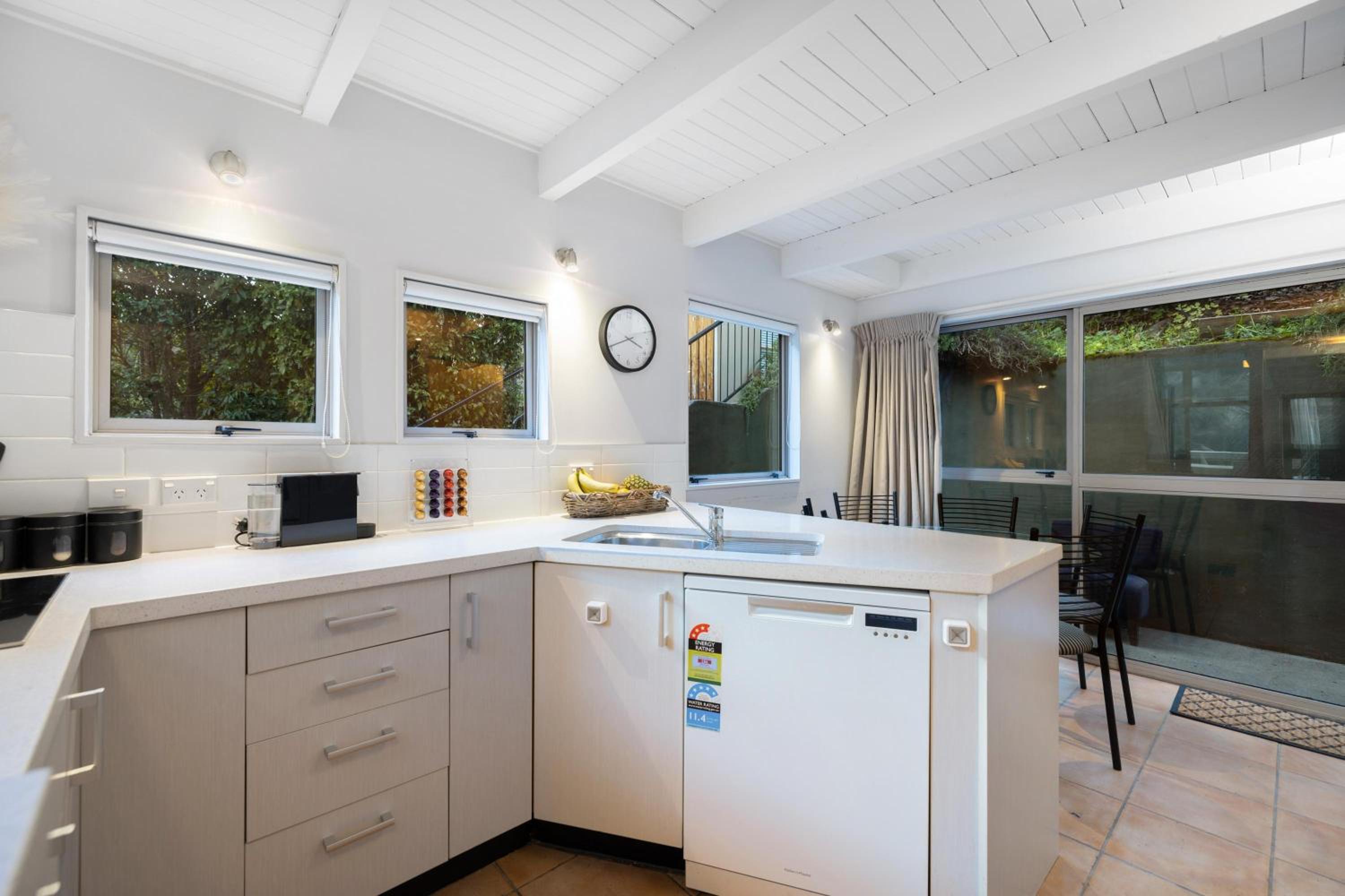 Location is gold Queenstown view 4