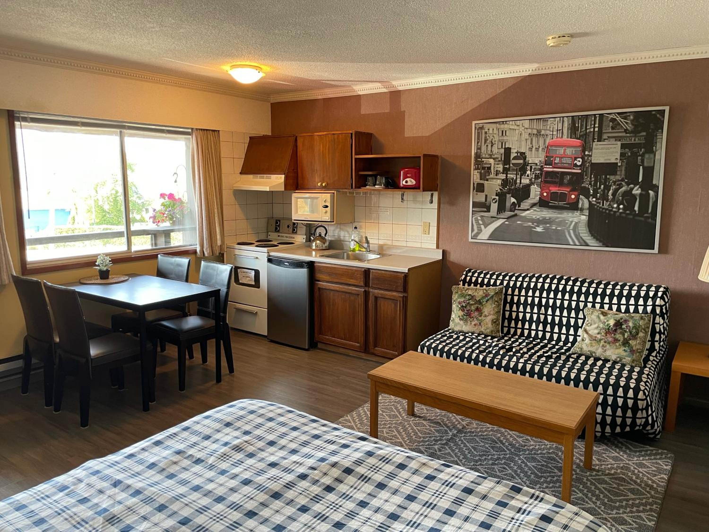 Schooner Motel