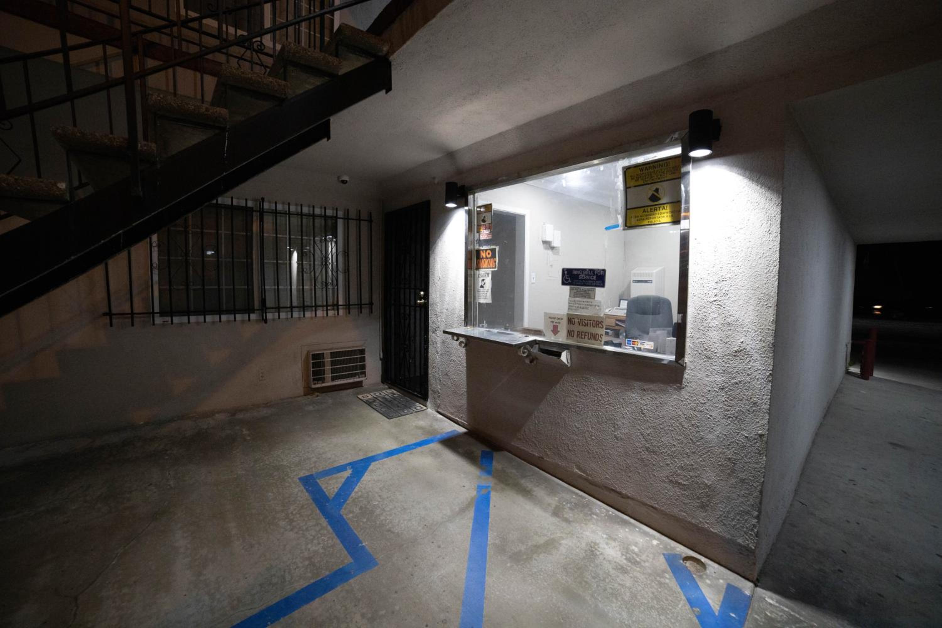 Hotel Artesia Motor Inn - Image 1