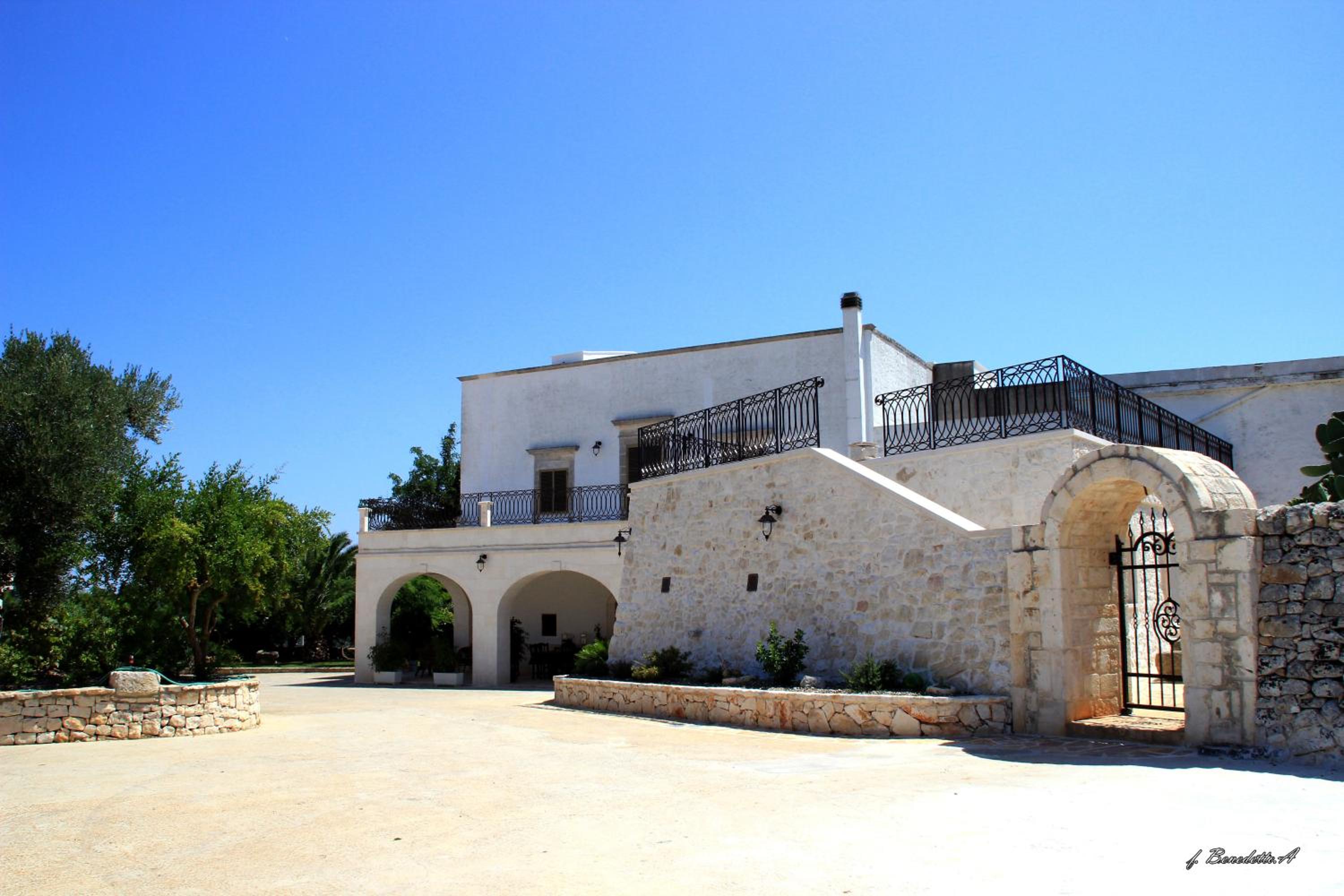 Hotel Masseria Peppeturro - Image 1
