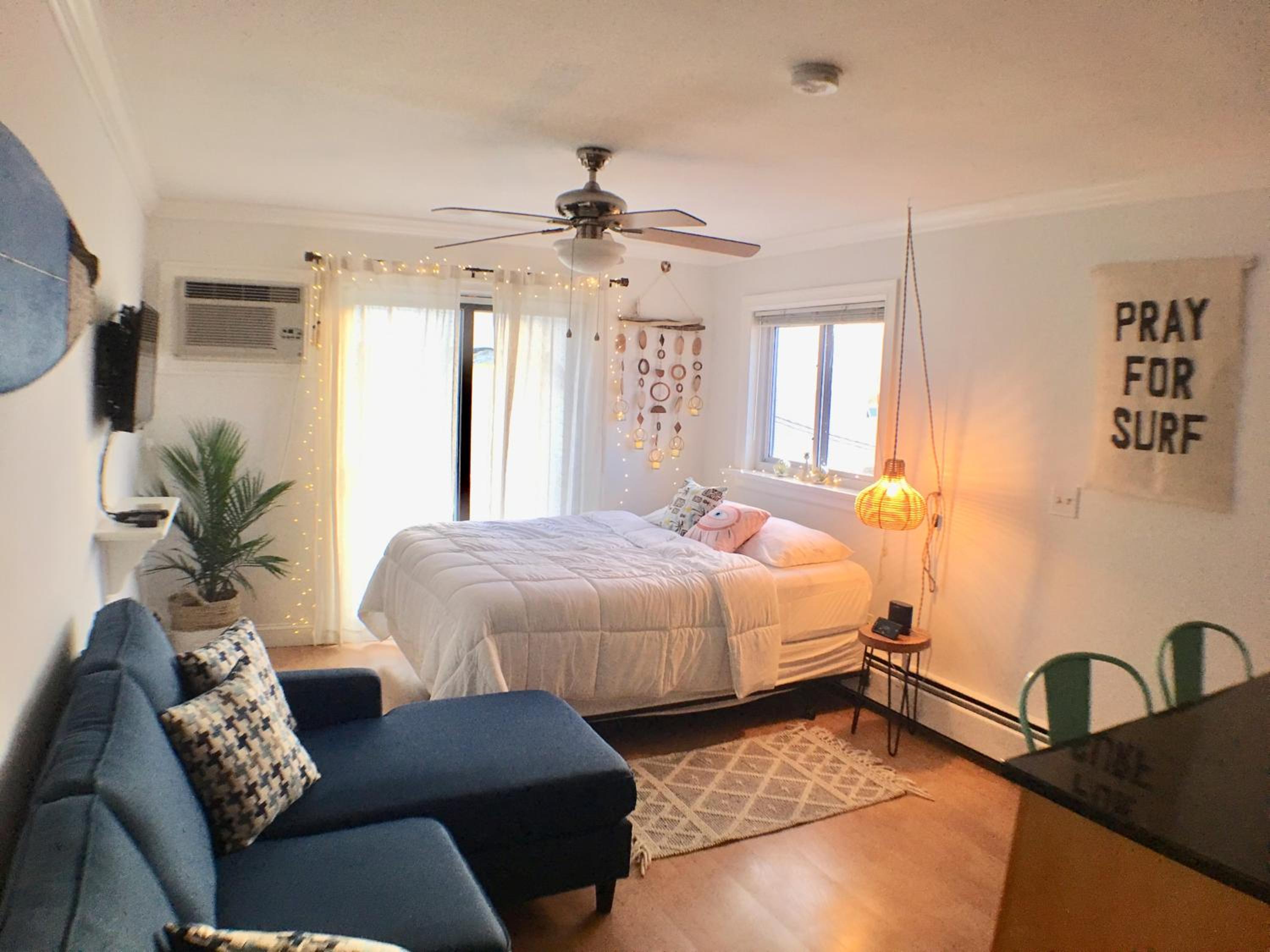Jonathan's Ocean Front Studio Suites Hampton Beach! - Property Image 3