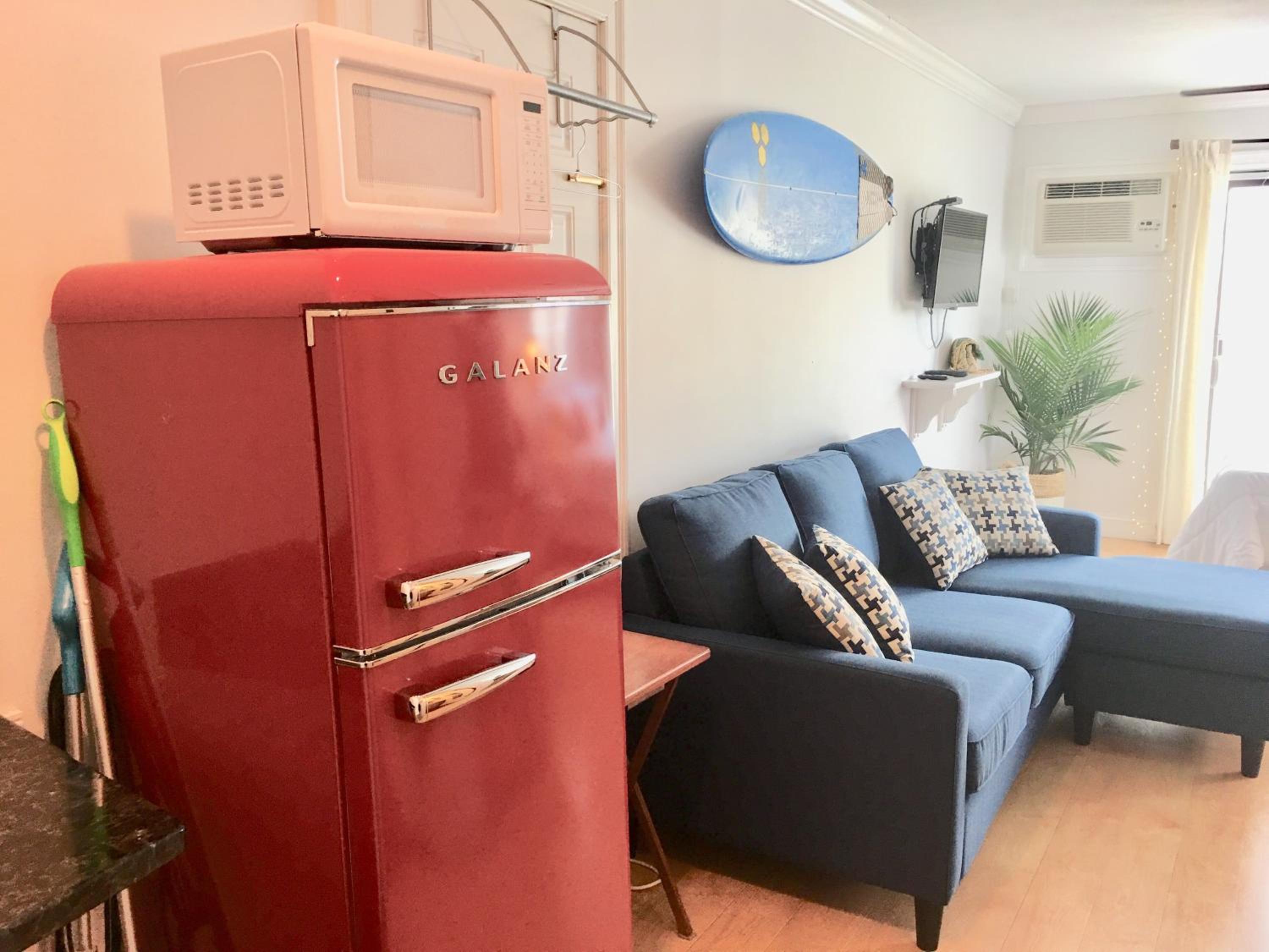 Jonathan's Ocean Front Studio Suites Hampton Beach! - Property Image 4