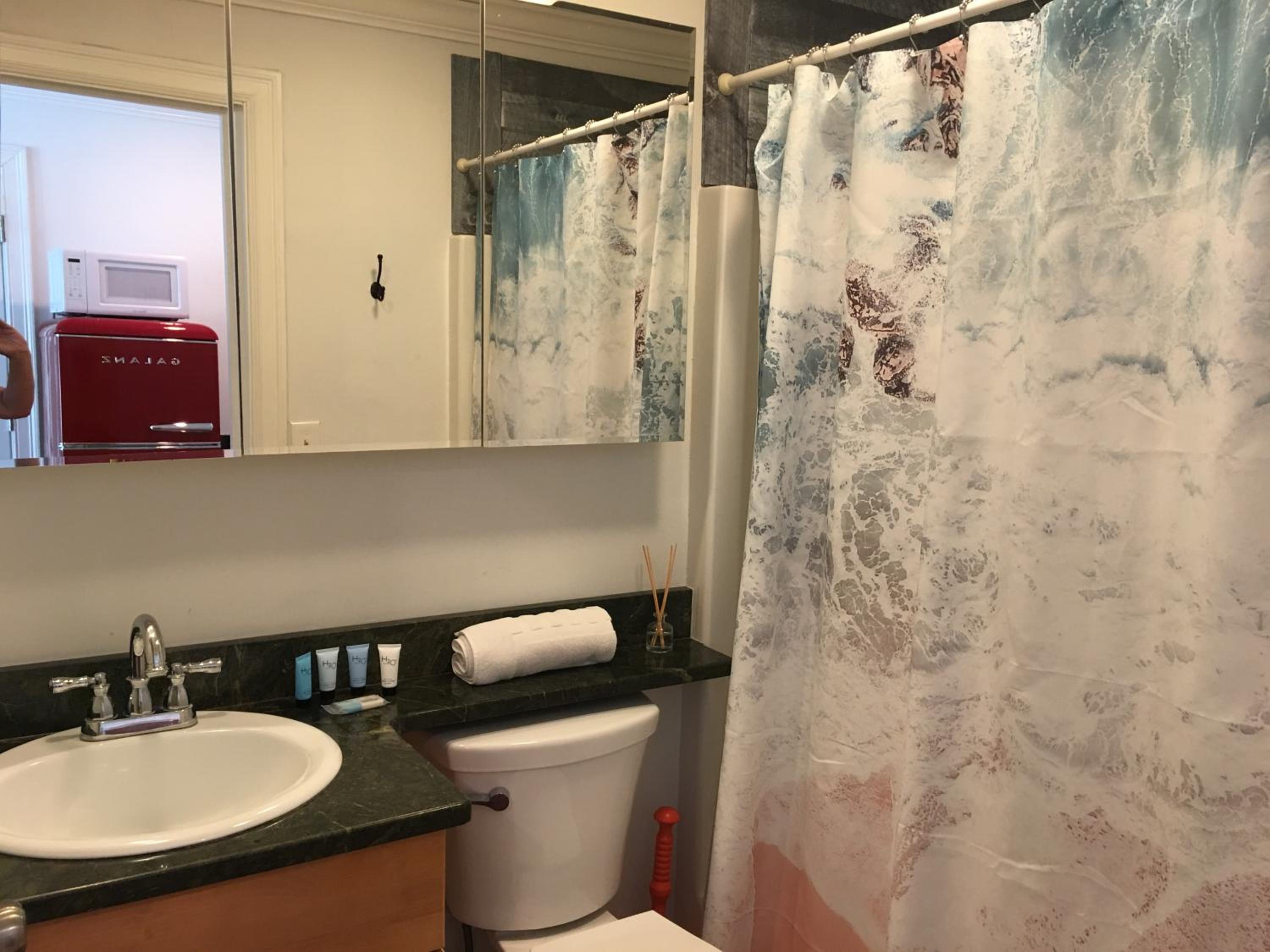 Jonathan's Ocean Front Studio Suites Hampton Beach! - Property Image 7