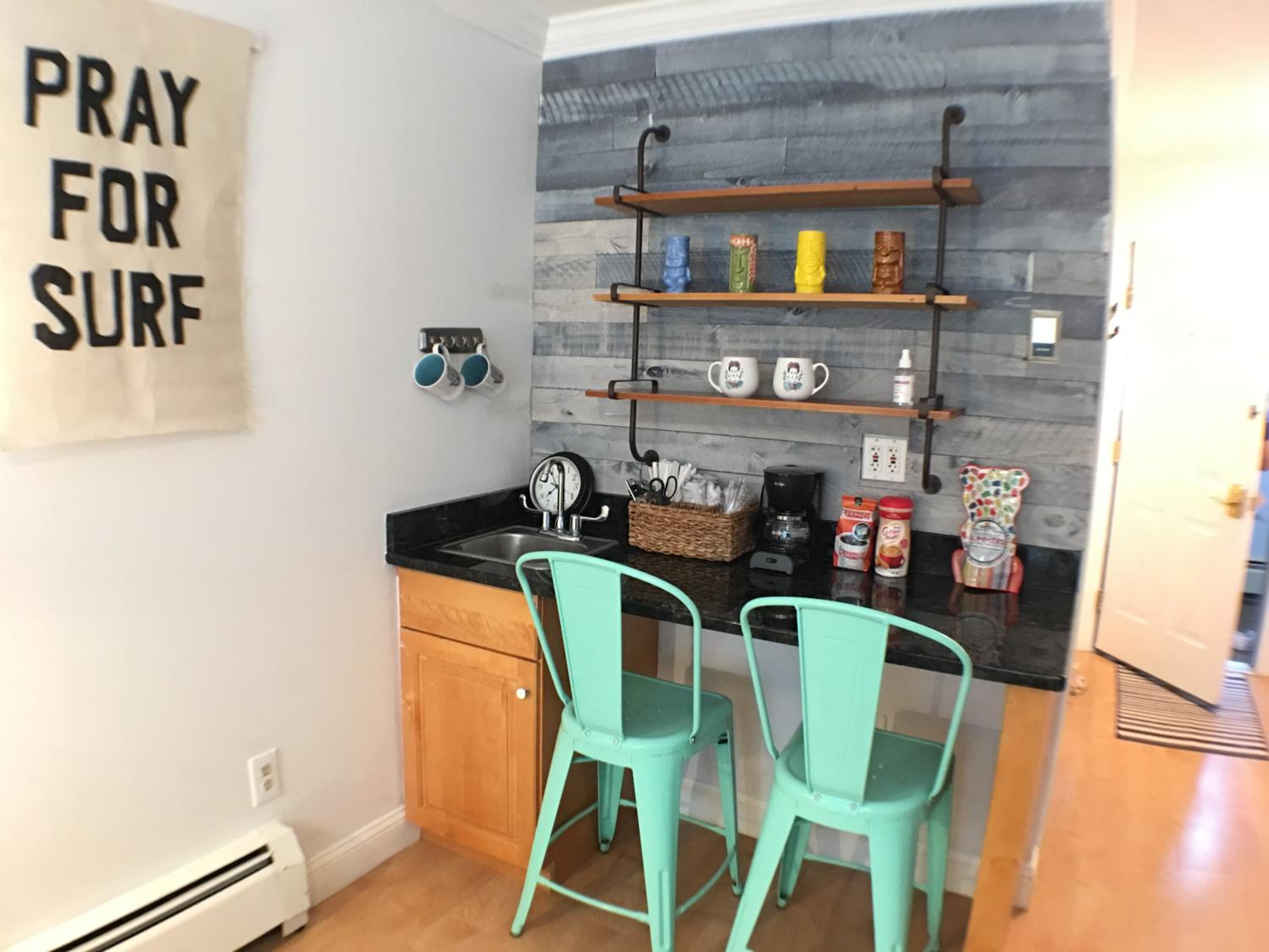 Jonathan's Ocean Front Studio Suites Hampton Beach! - Property Image 10