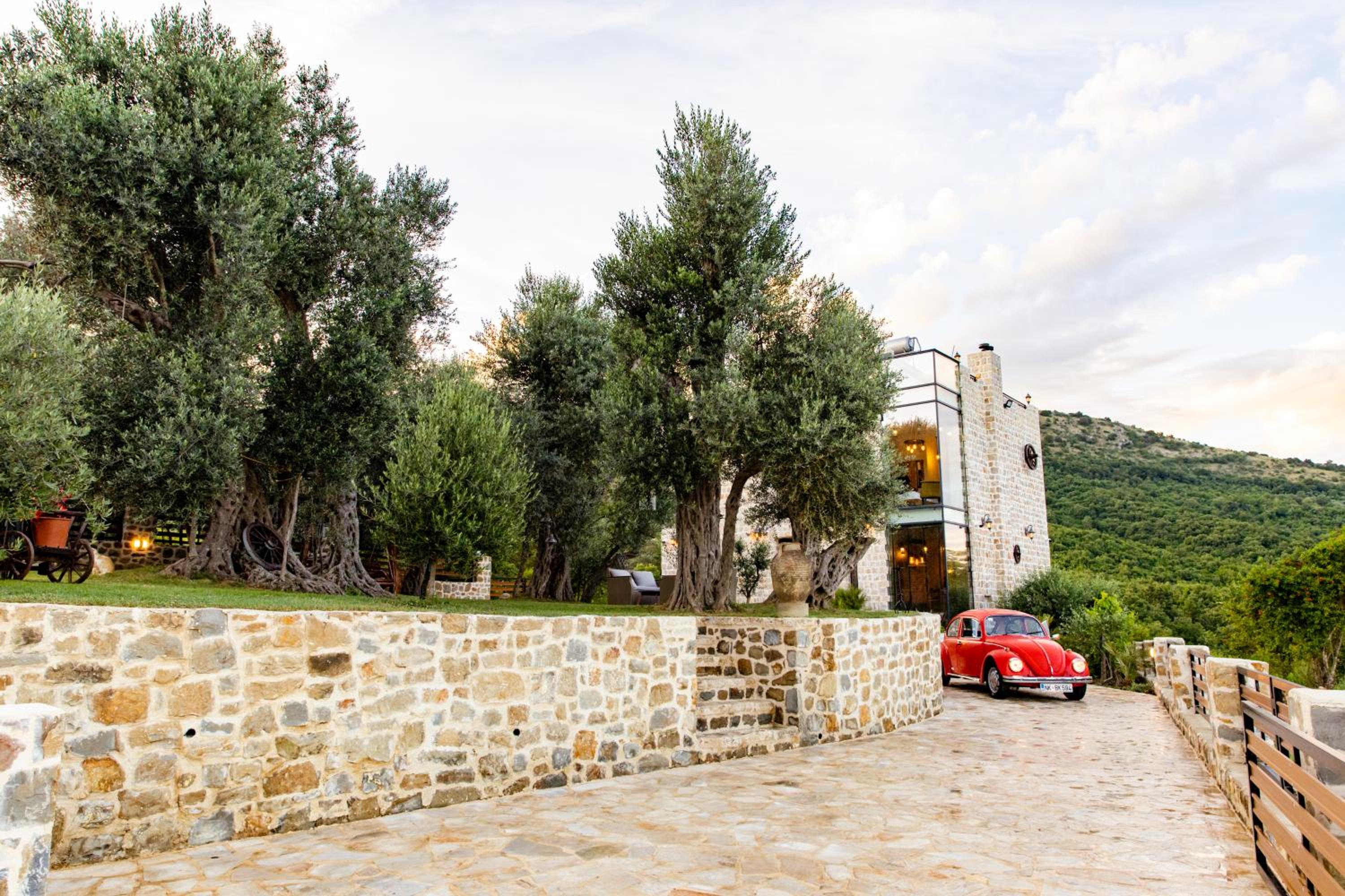 COUNTRYSIDE VILLA