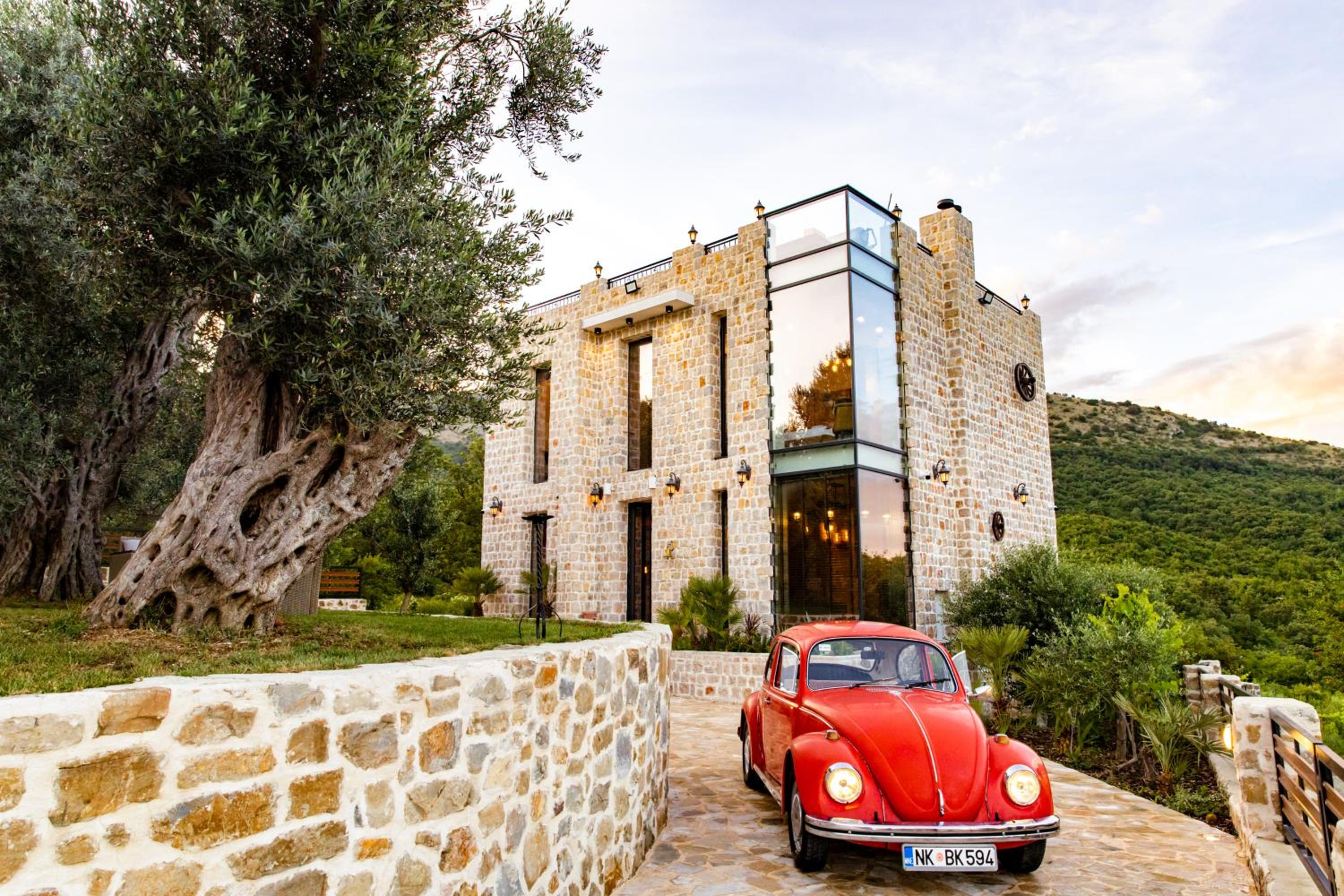 COUNTRYSIDE VILLA