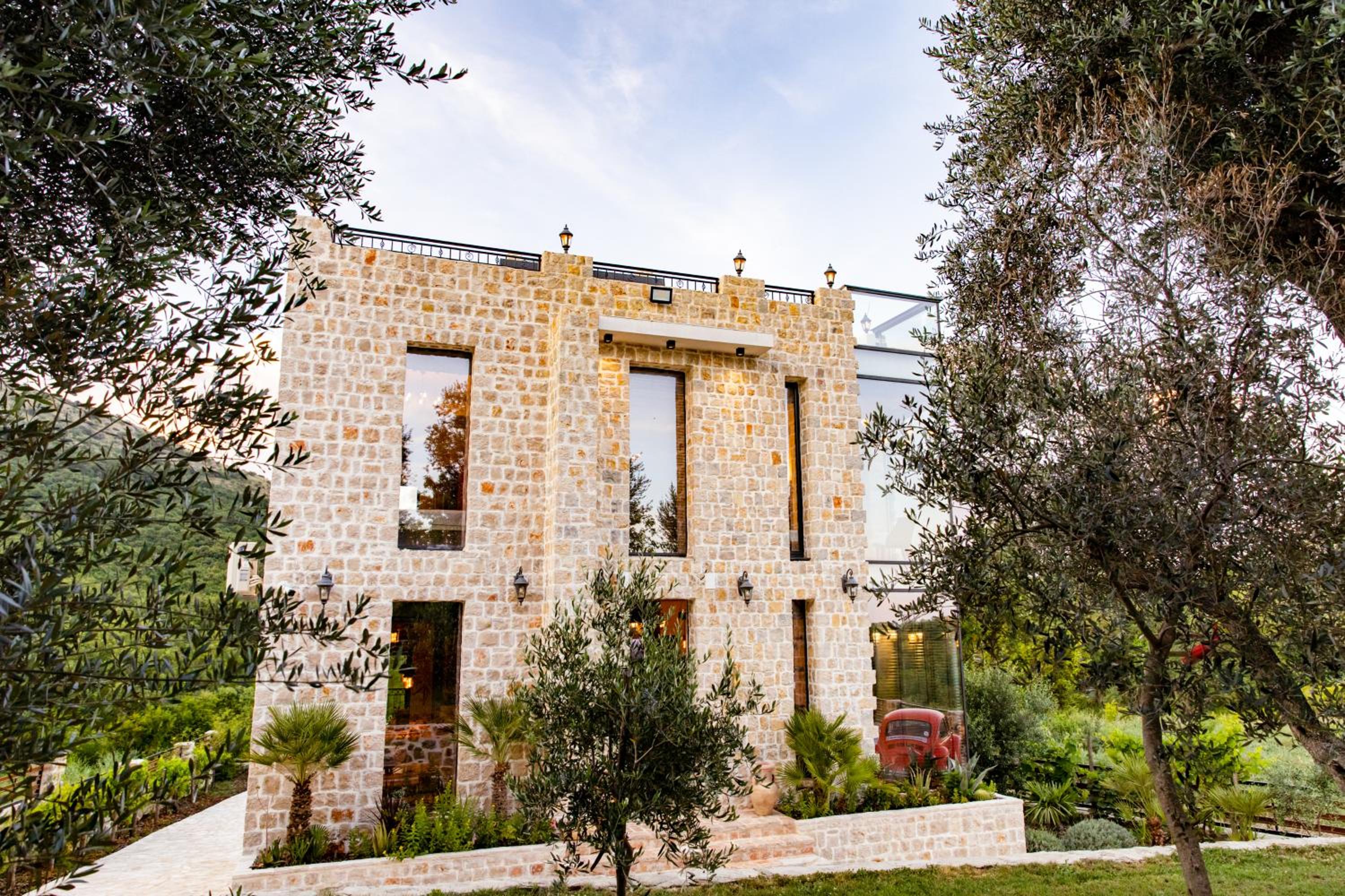 COUNTRYSIDE VILLA