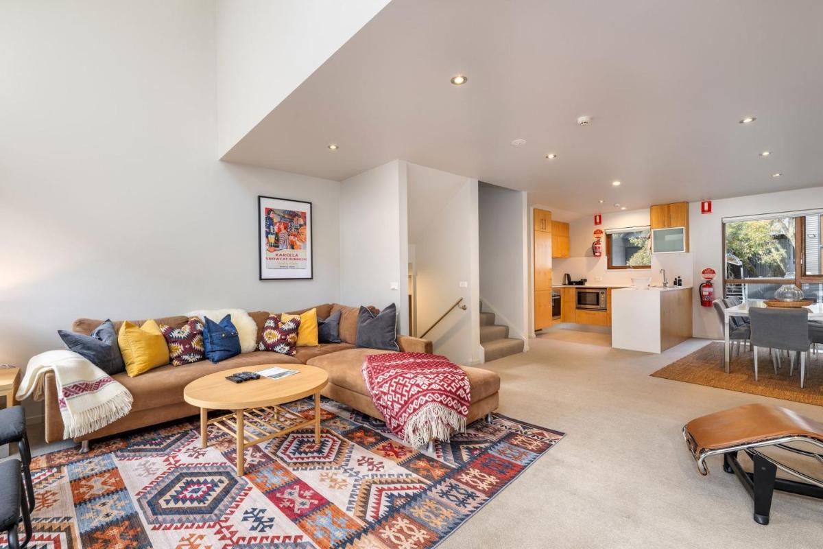 Hotel Snow Stream 2 Bedroom and loft with gas fire garage parking and balcony - Image 1