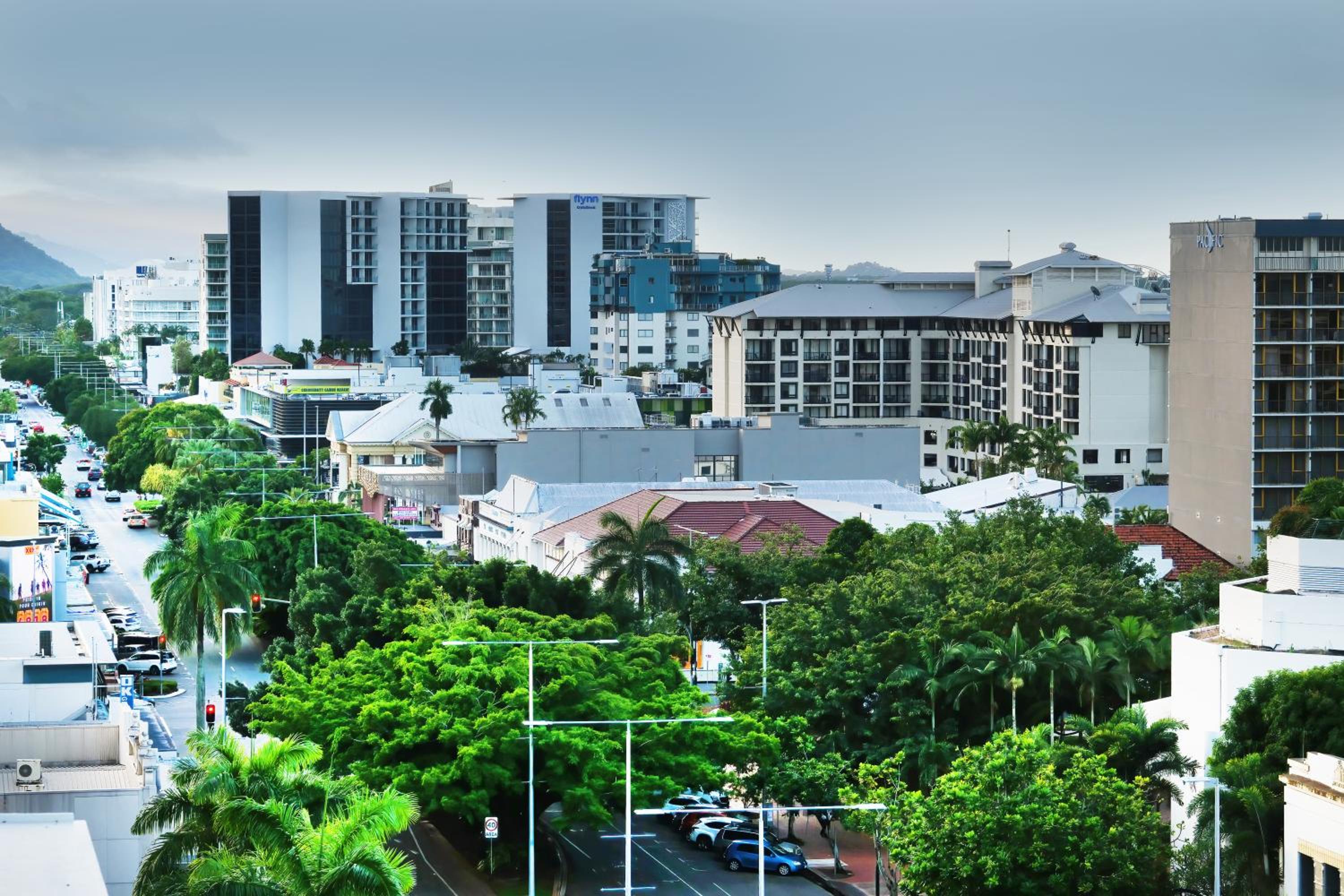 Hotel Luxury Oceanview Penthouse Cairns City - Image 1