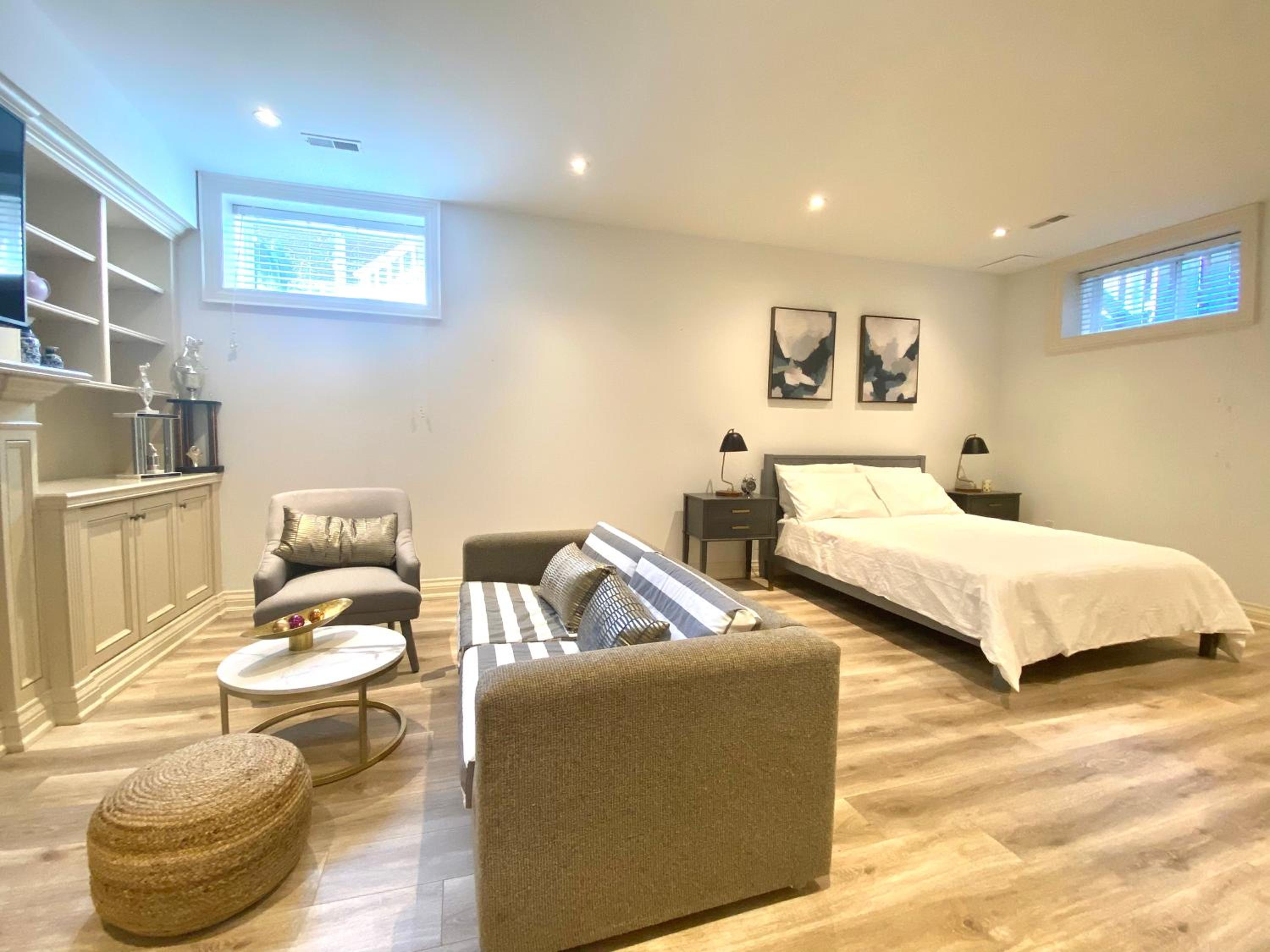 One Deluxe Bedroom Suite in Midtown