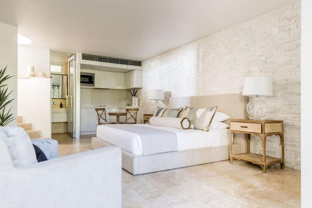 Hastings Park: Lavish Ocean Vista Luxury
