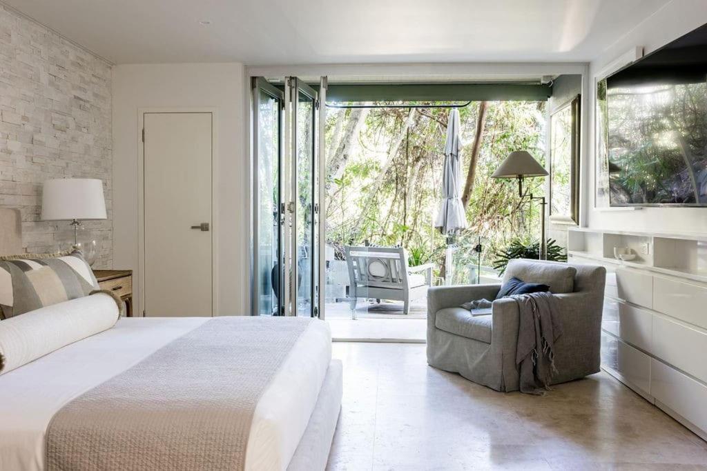 Hastings Park: Lavish Ocean Vista Luxury