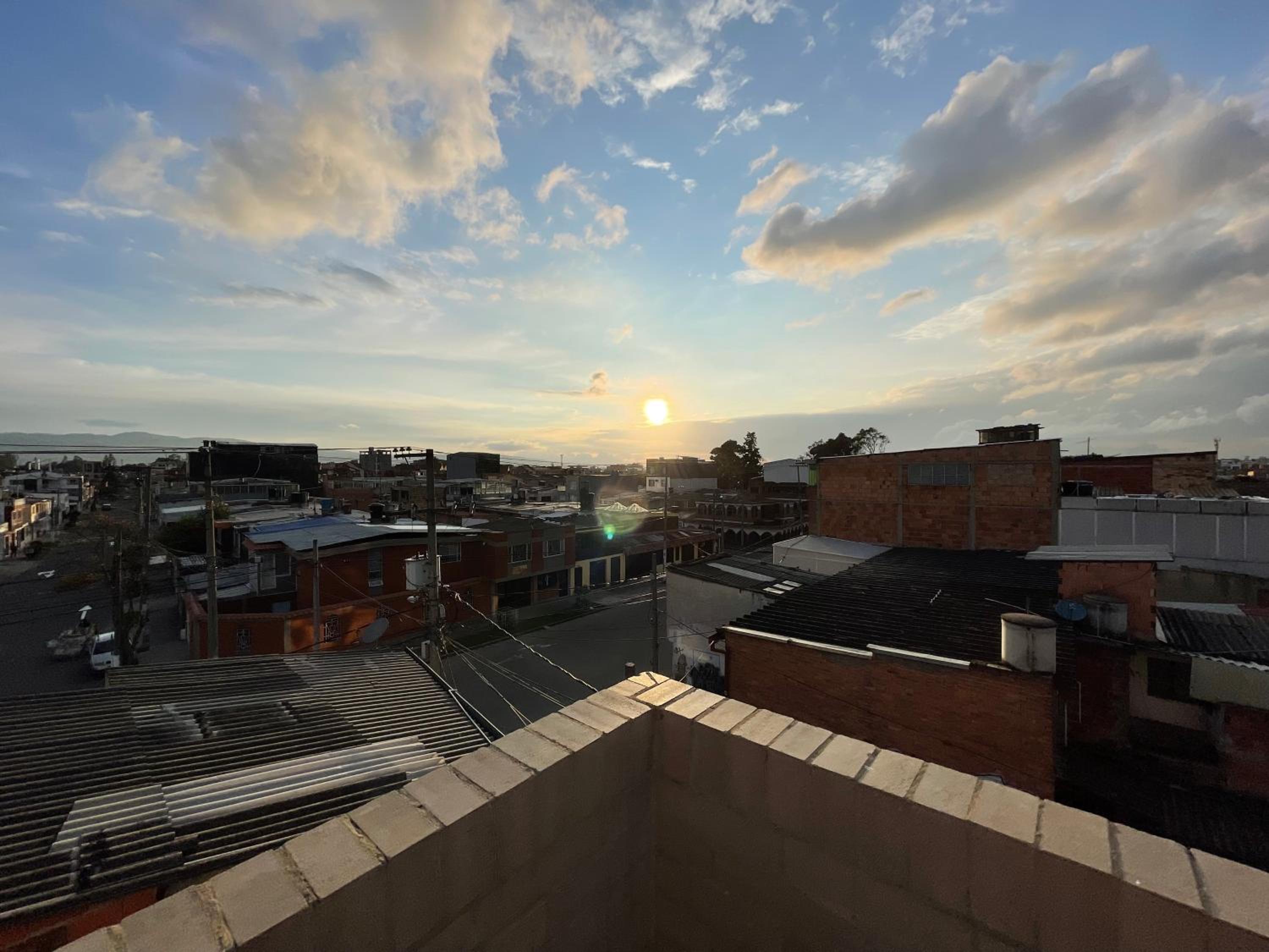 Hermoso apartamento con terraza, excelente ubicación cerca al centro de la ciudad view 5