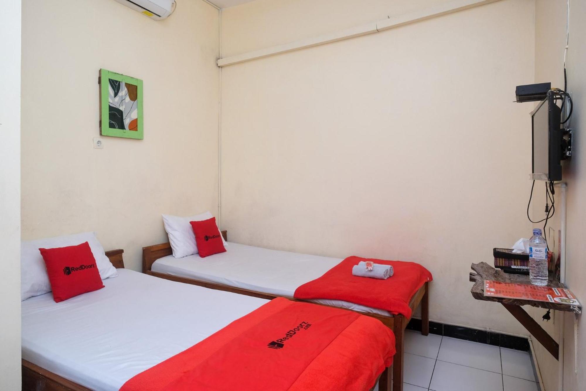 RedDoorz Syariah near Akmil Magelang, Magelang - 24