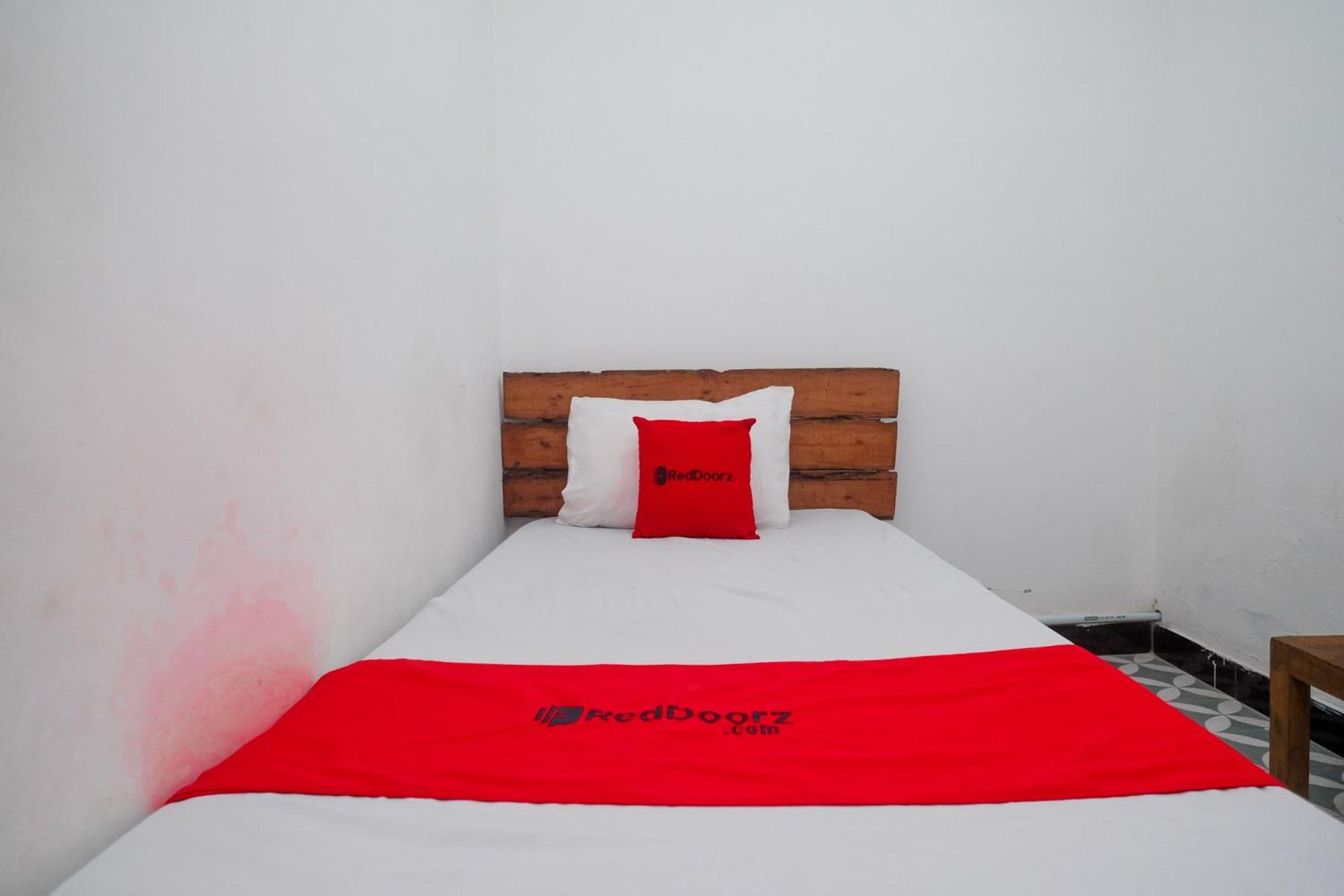 RedDoorz Syariah near Akmil Magelang