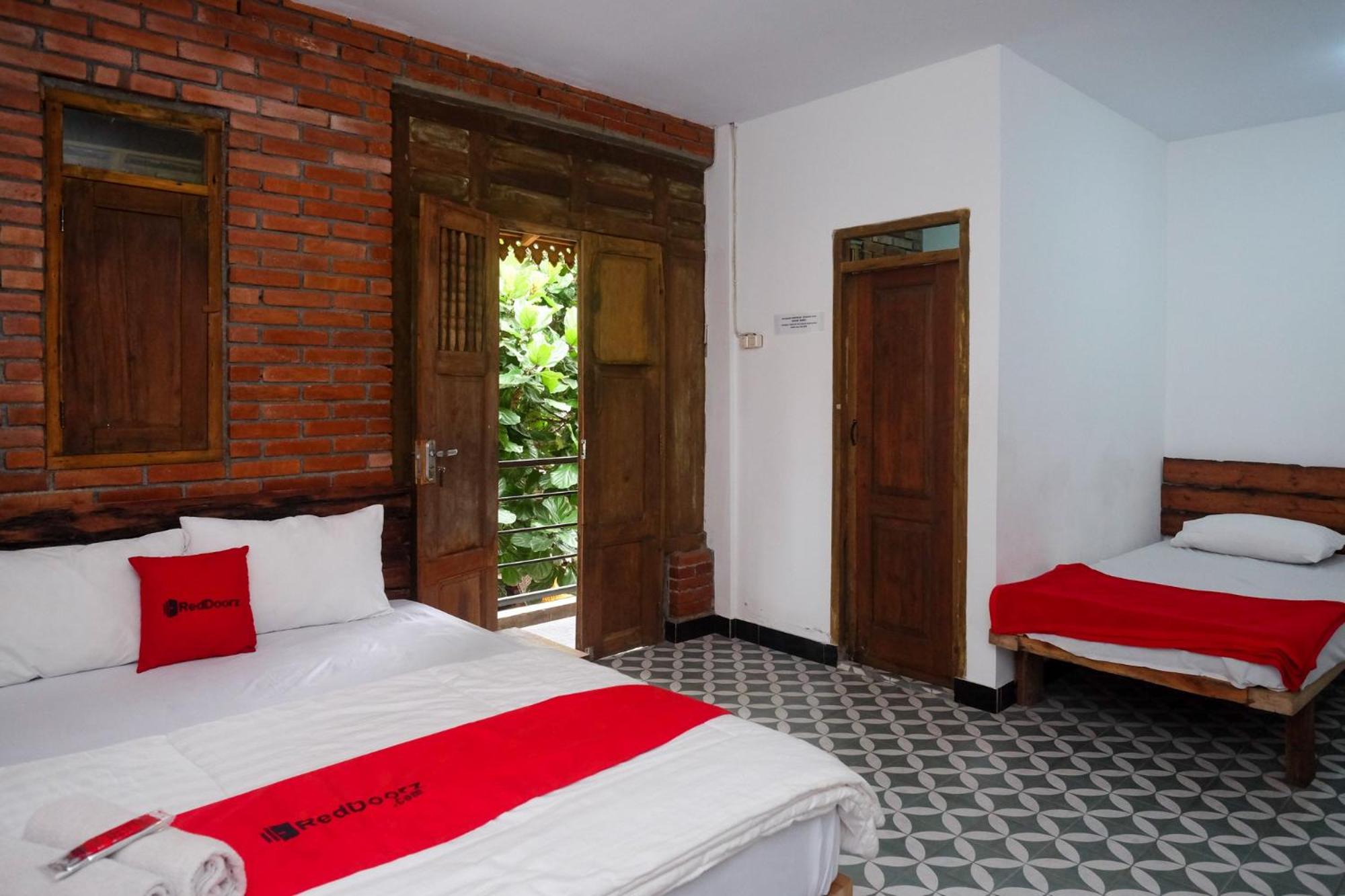 RedDoorz Syariah near Akmil Magelang